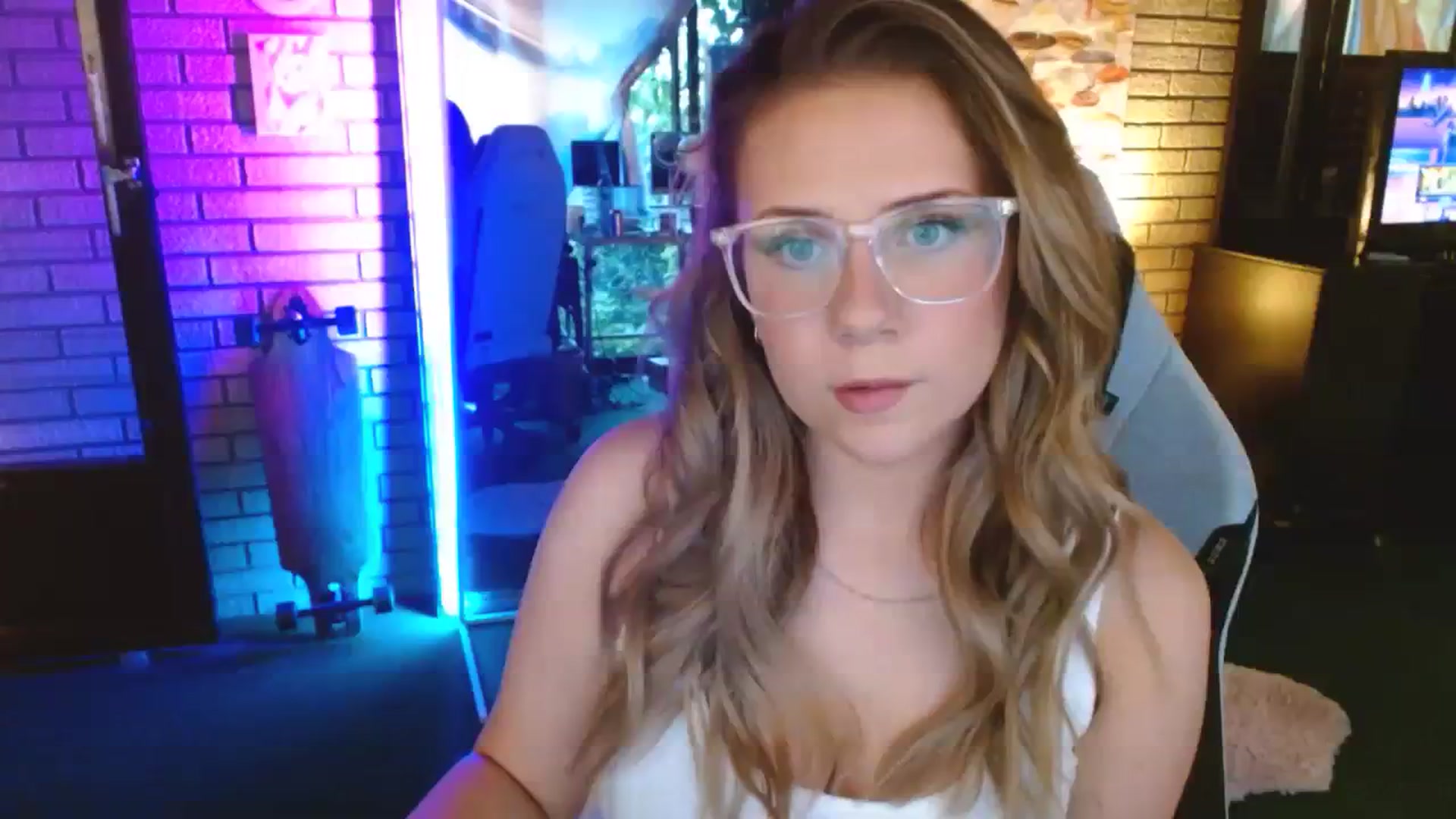 Gallery image thumbnail from Sweetestlilly's myfreecams stream on, 07/26/2023, 24:31 image 11 of 20