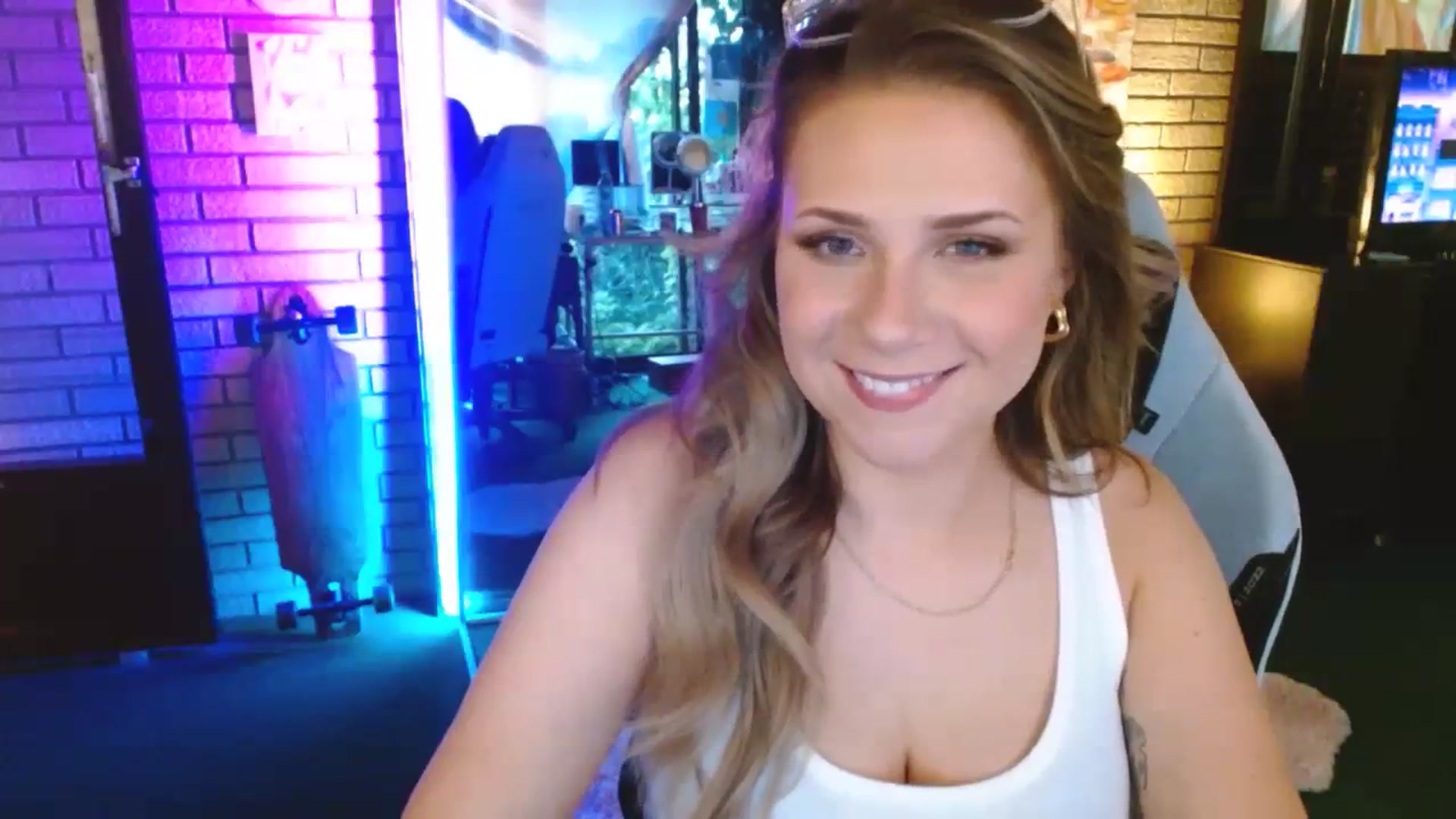 Gallery image thumbnail from Sweetestlilly's myfreecams stream on, 07/26/2023, 24:31 image 17 of 20