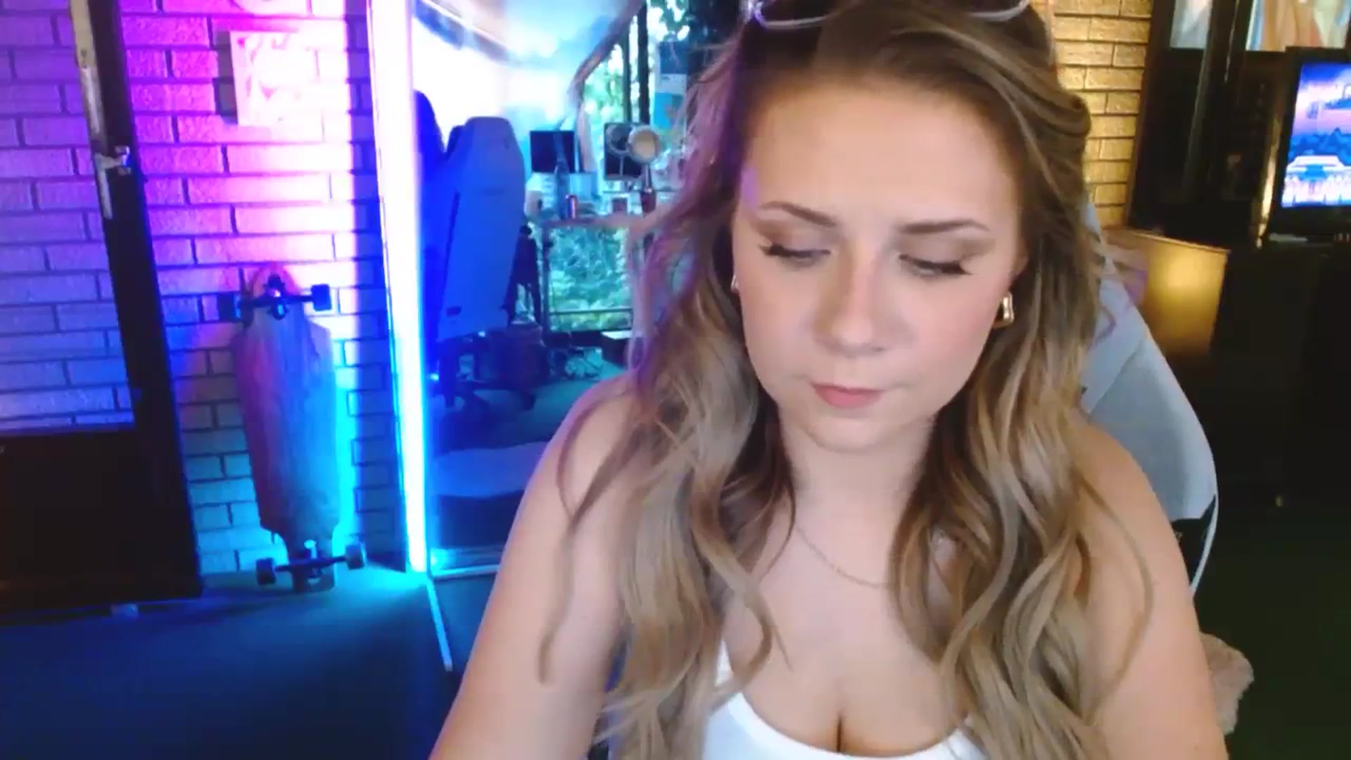 Gallery image thumbnail from Sweetestlilly's myfreecams stream on, 07/26/2023, 24:31 image 15 of 20