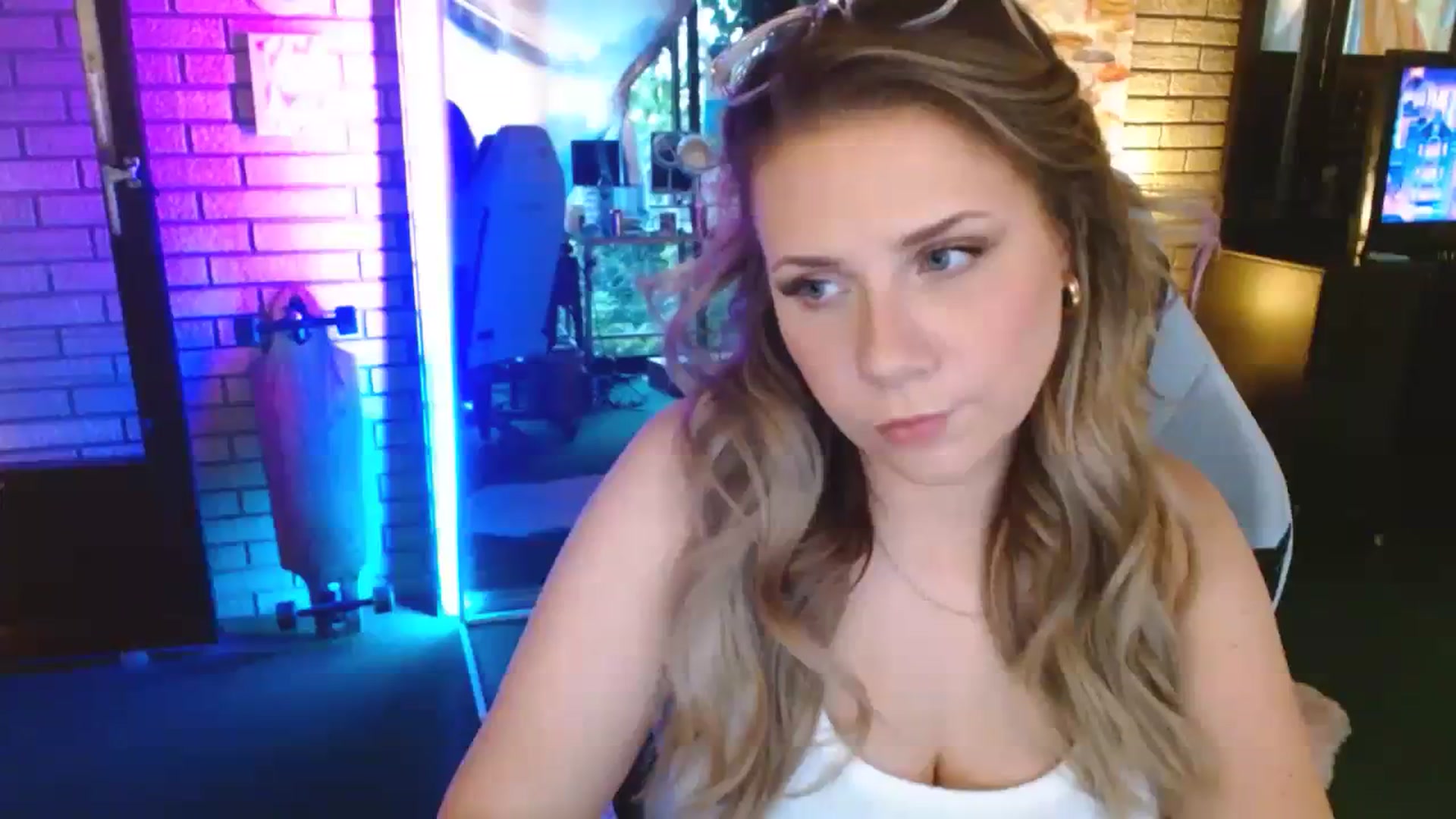 Gallery image thumbnail from Sweetestlilly's myfreecams stream on, 07/26/2023, 24:31 image 16 of 20