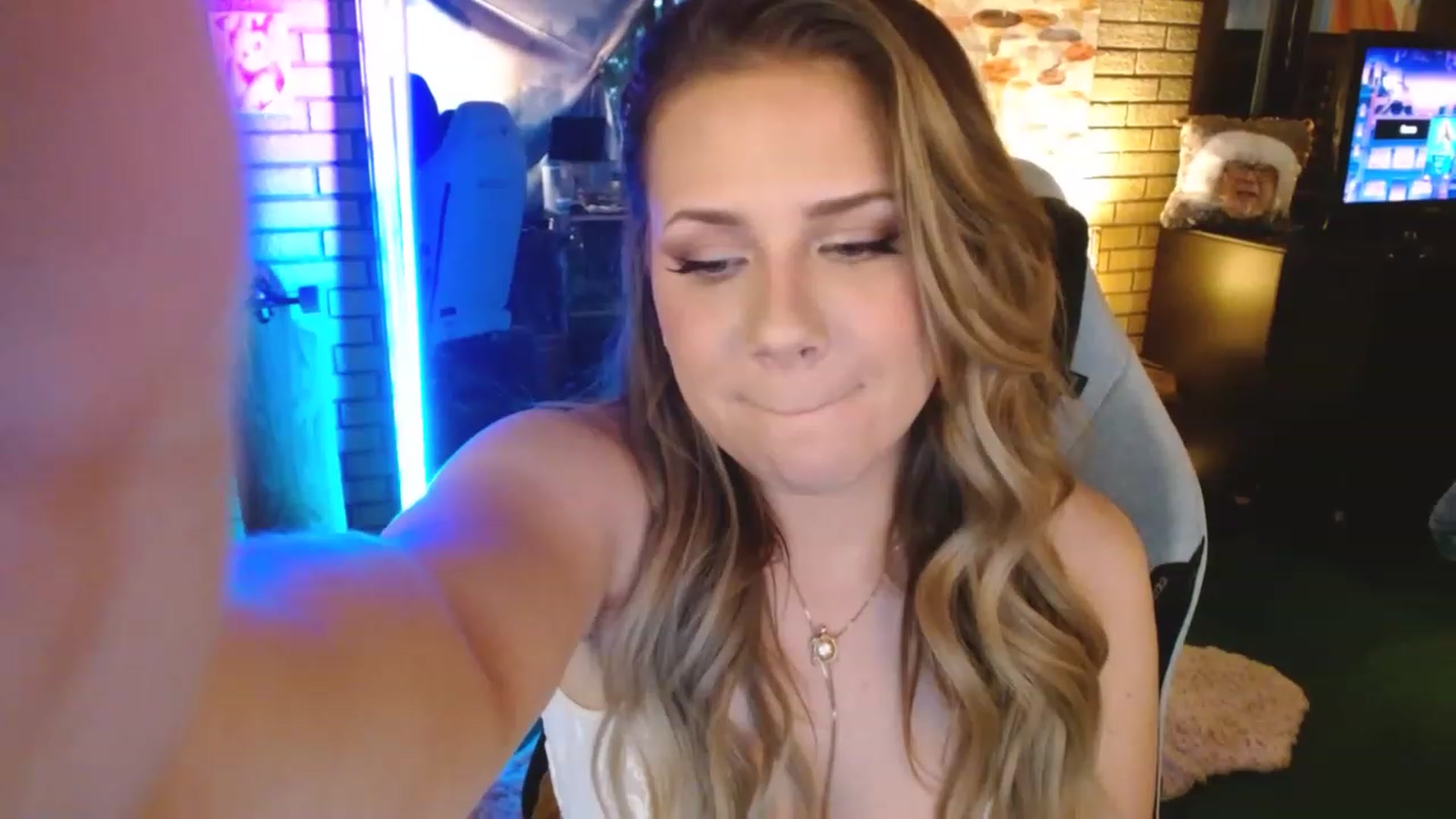 Gallery image thumbnail from Sweetestlilly's myfreecams stream on, 07/30/2023, 01:18 image 18 of 20