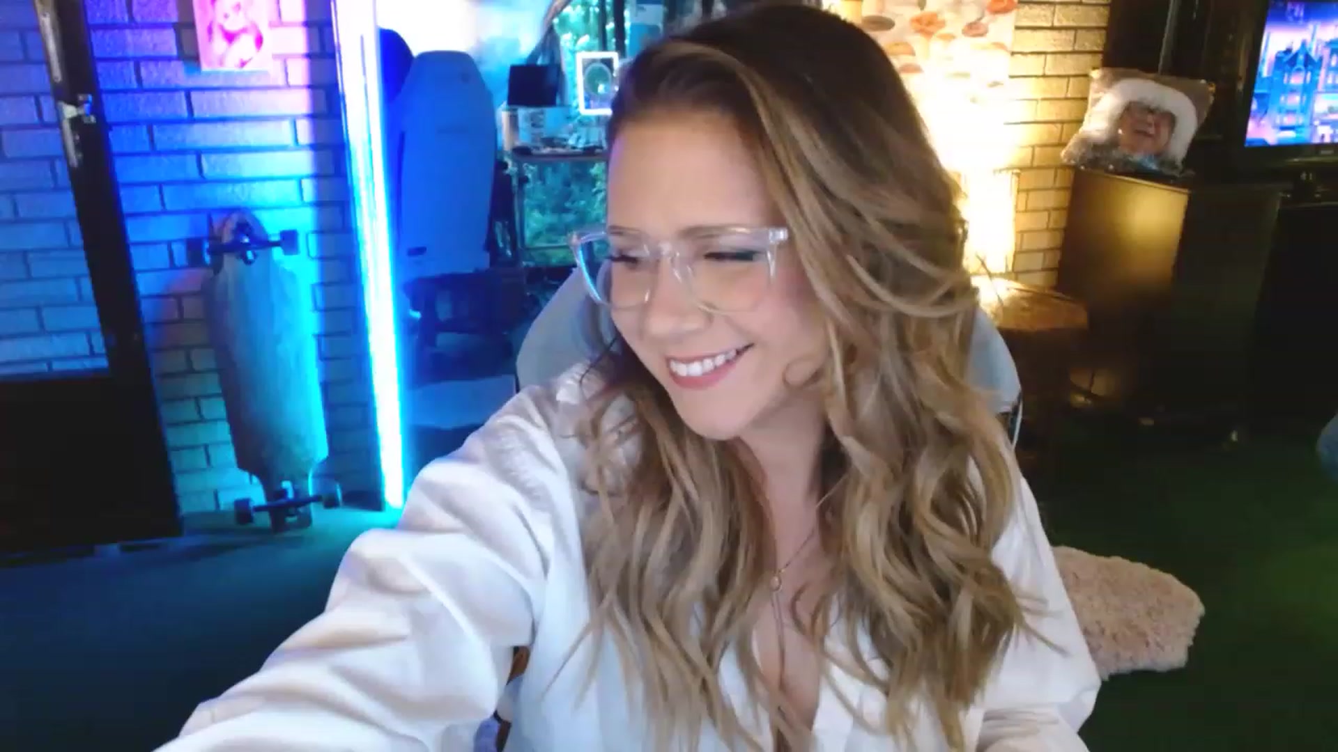 Gallery image thumbnail from Sweetestlilly's myfreecams stream on, 07/30/2023, 01:18 image 1 of 20