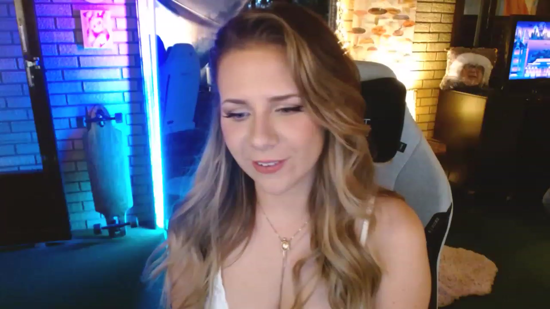 Gallery image thumbnail from Sweetestlilly's myfreecams stream on, 07/30/2023, 01:18 image 19 of 20
