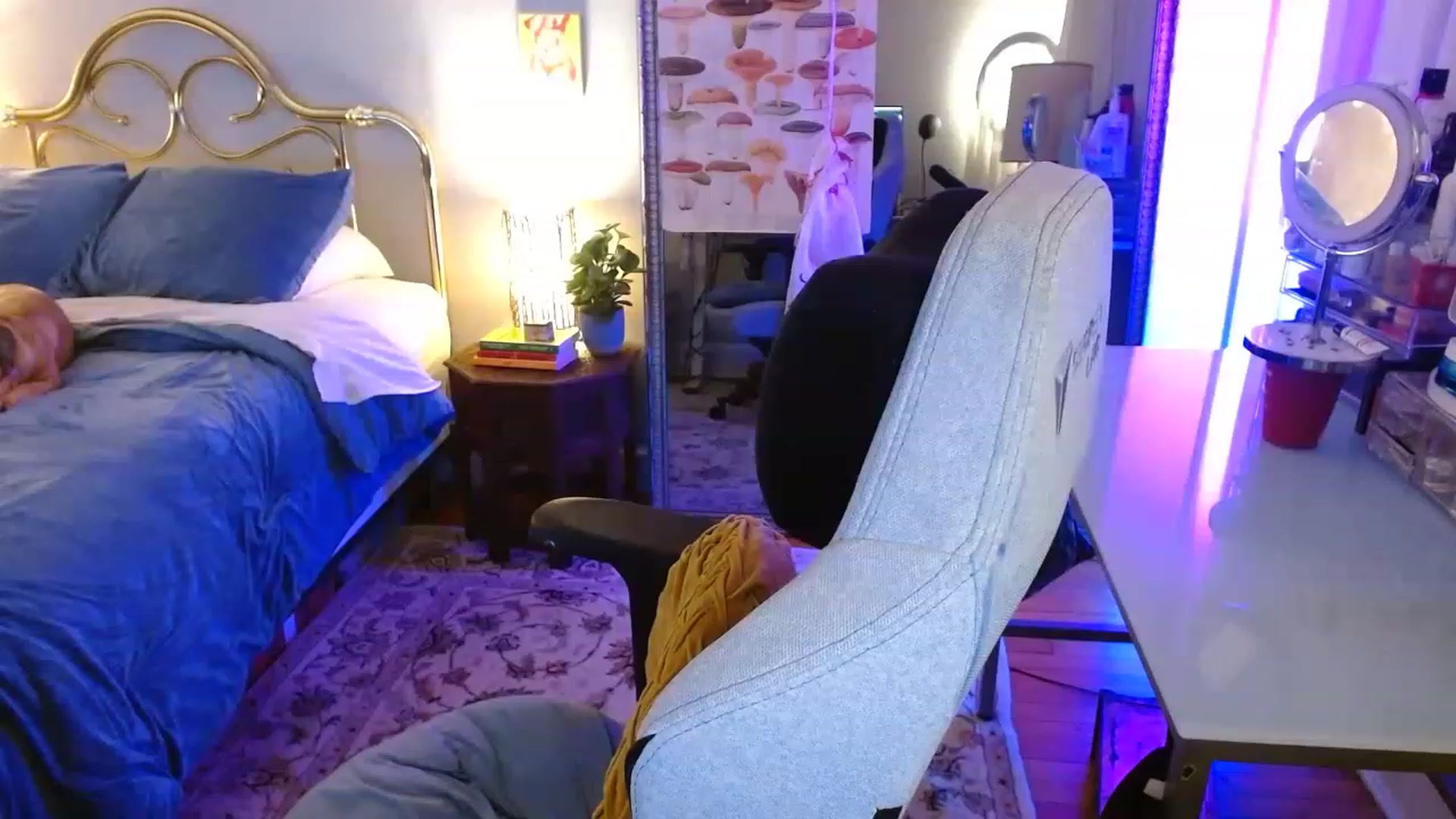 Gallery image thumbnail from Sweetestlilly's myfreecams stream on, 08/13/2023, 03:50 image 5 of 20