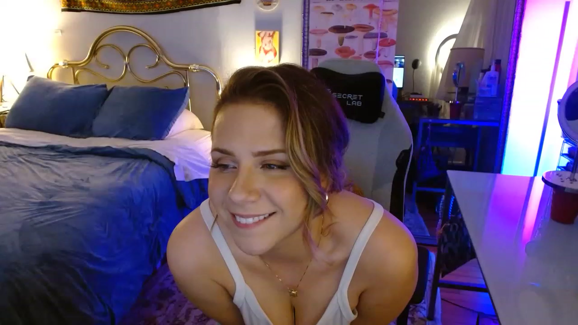 Gallery image thumbnail from Sweetestlilly's myfreecams stream on, 08/13/2023, 03:50 image 18 of 20