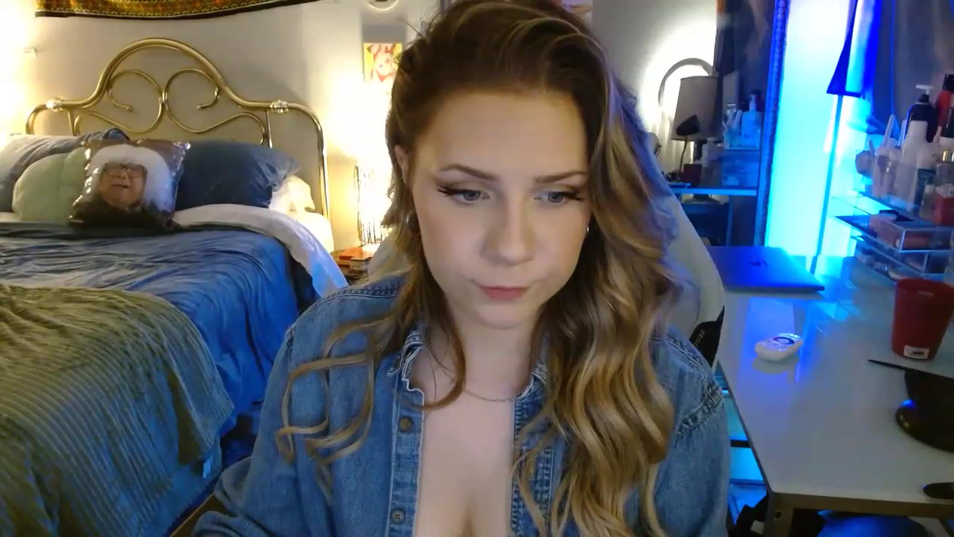 Gallery image thumbnail from Sweetestlilly's myfreecams stream on, 08/17/2023, 02:15 image 10 of 20