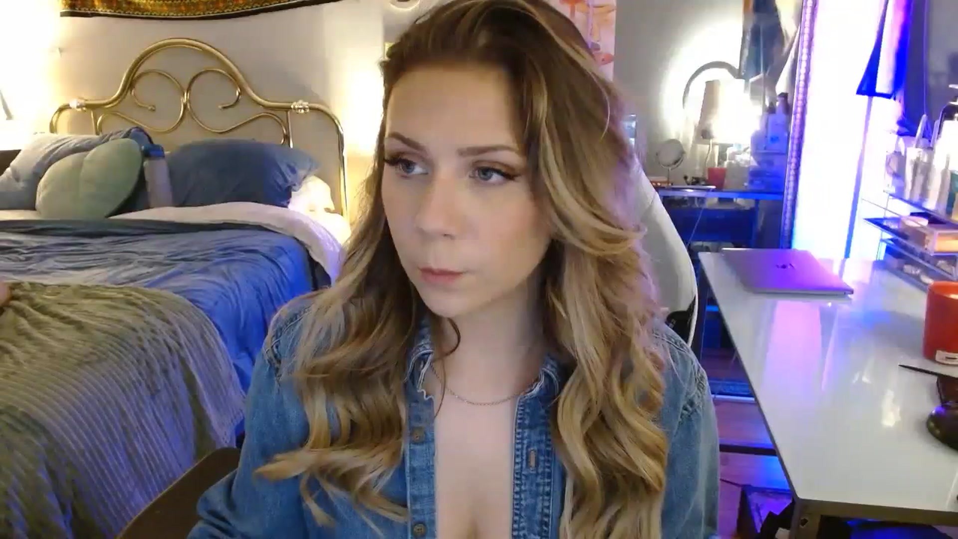Gallery image thumbnail from Sweetestlilly's myfreecams stream on, 08/17/2023, 02:15 image 3 of 20