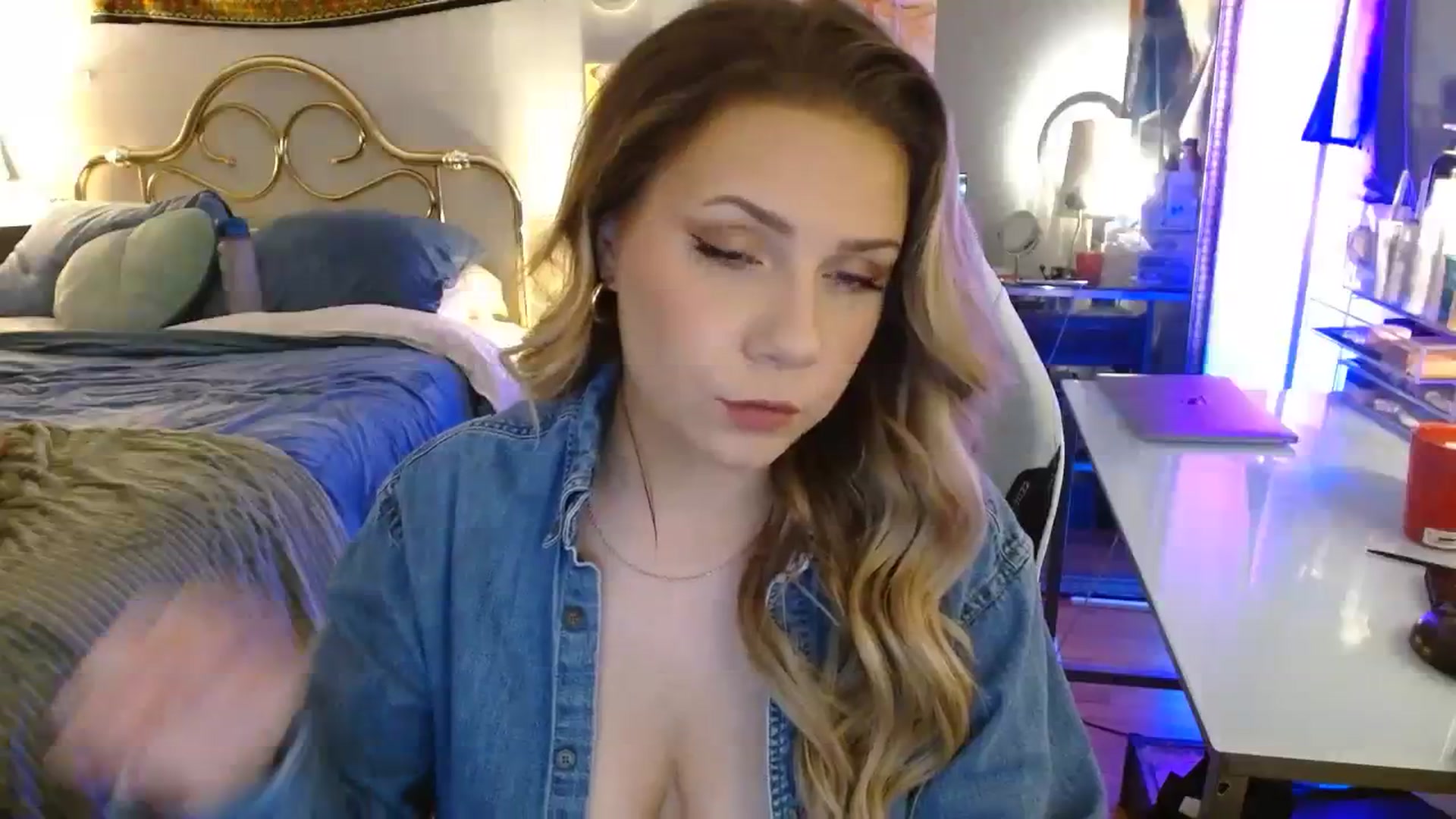 Gallery image thumbnail from Sweetestlilly's myfreecams stream on, 08/17/2023, 02:15 image 2 of 20