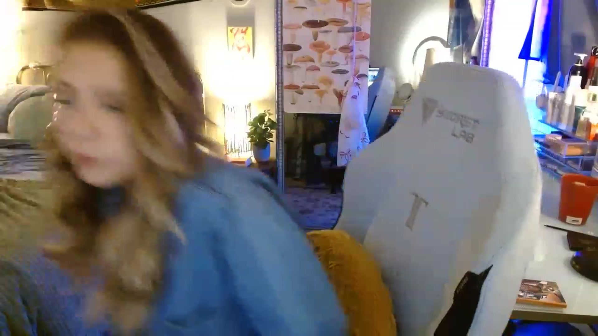 Gallery image thumbnail from Sweetestlilly's myfreecams stream on, 08/17/2023, 02:15 image 12 of 20