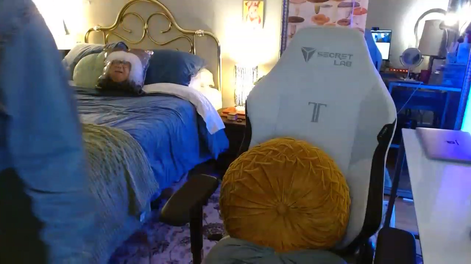 Gallery image thumbnail from Sweetestlilly's myfreecams stream on, 08/17/2023, 02:15 image 18 of 20