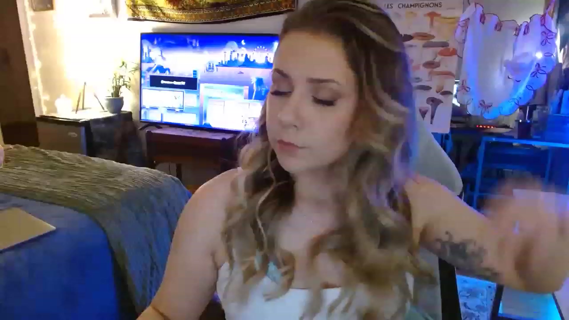 Gallery image thumbnail from Sweetestlilly's myfreecams stream on, 08/20/2023, 01:43 image 8 of 20
