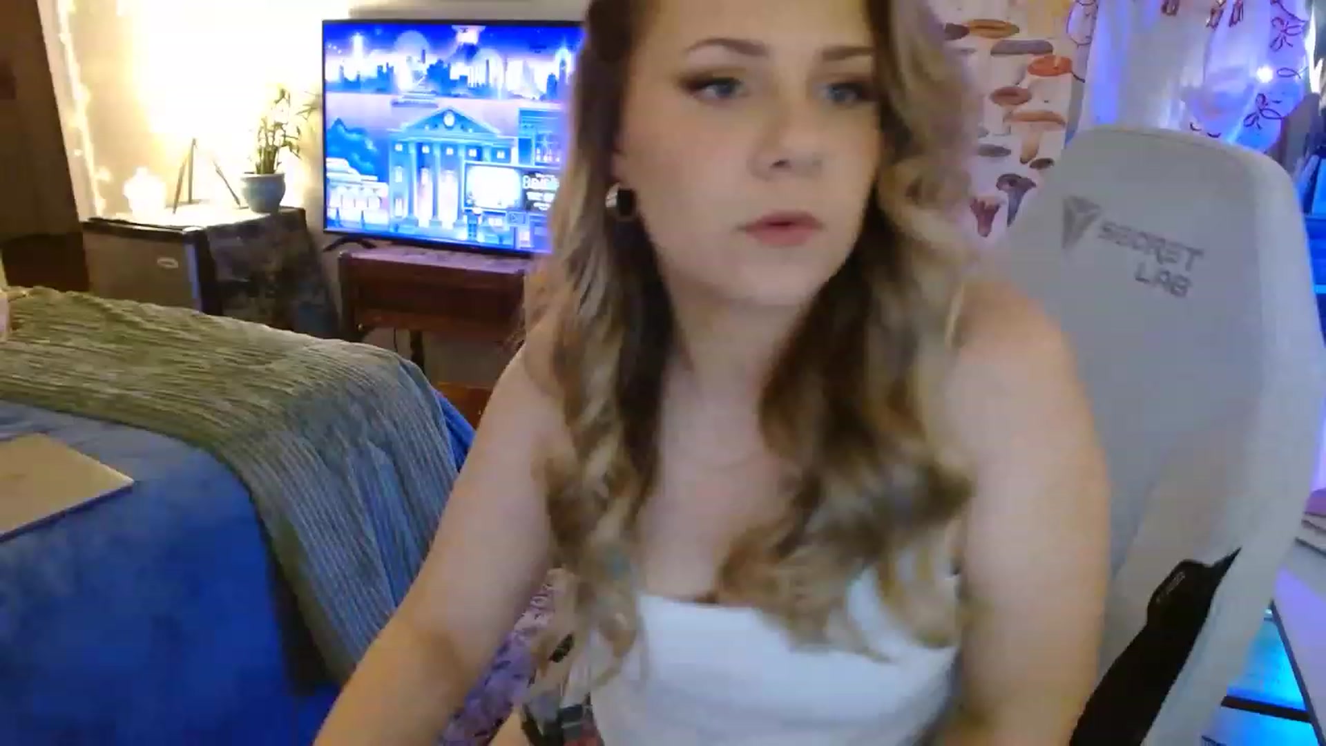 Gallery image thumbnail from Sweetestlilly's myfreecams stream on, 08/20/2023, 01:43 image 6 of 20