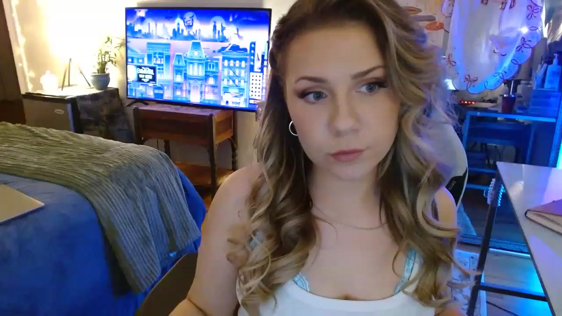 Gallery image thumbnail from Sweetestlilly's myfreecams stream on, 08/20/2023, 01:43 image 3 of 20