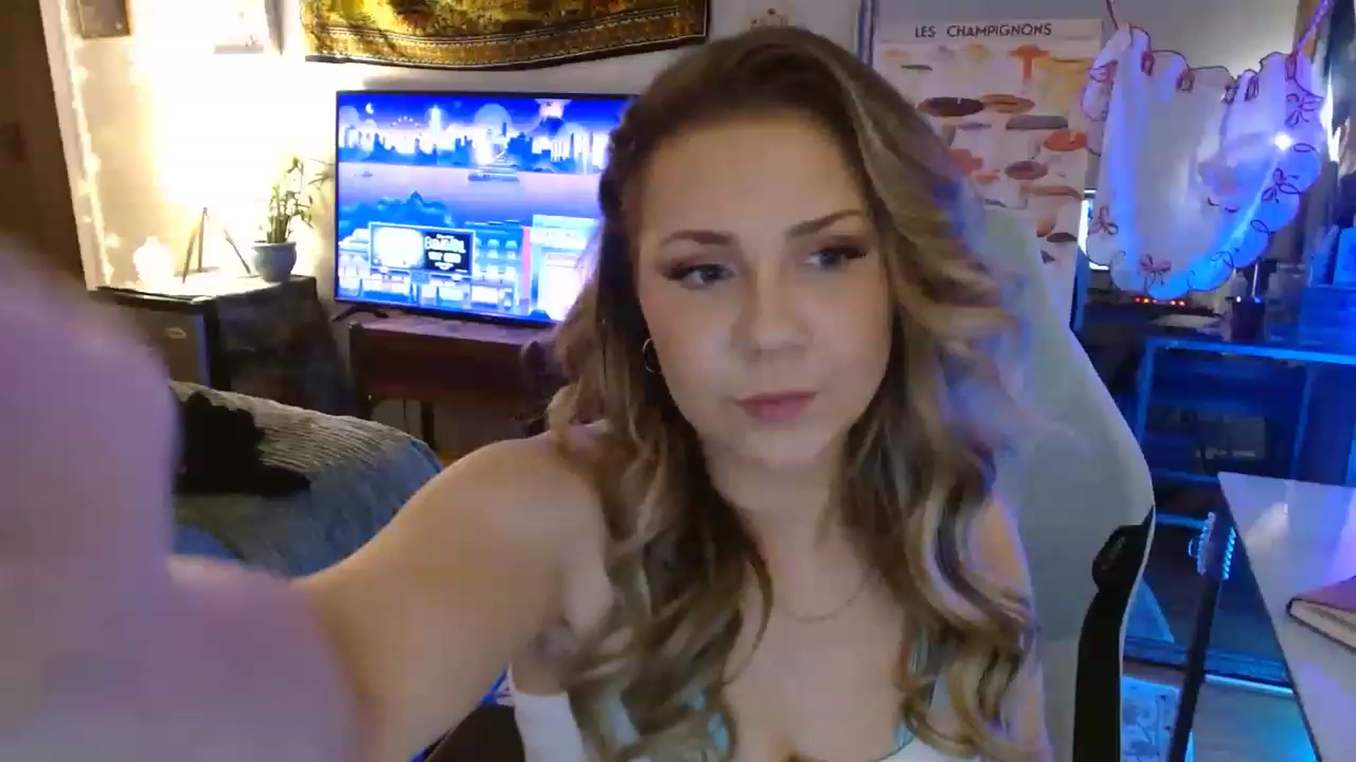 Gallery image thumbnail from Sweetestlilly's myfreecams stream on, 08/20/2023, 01:43 image 13 of 20