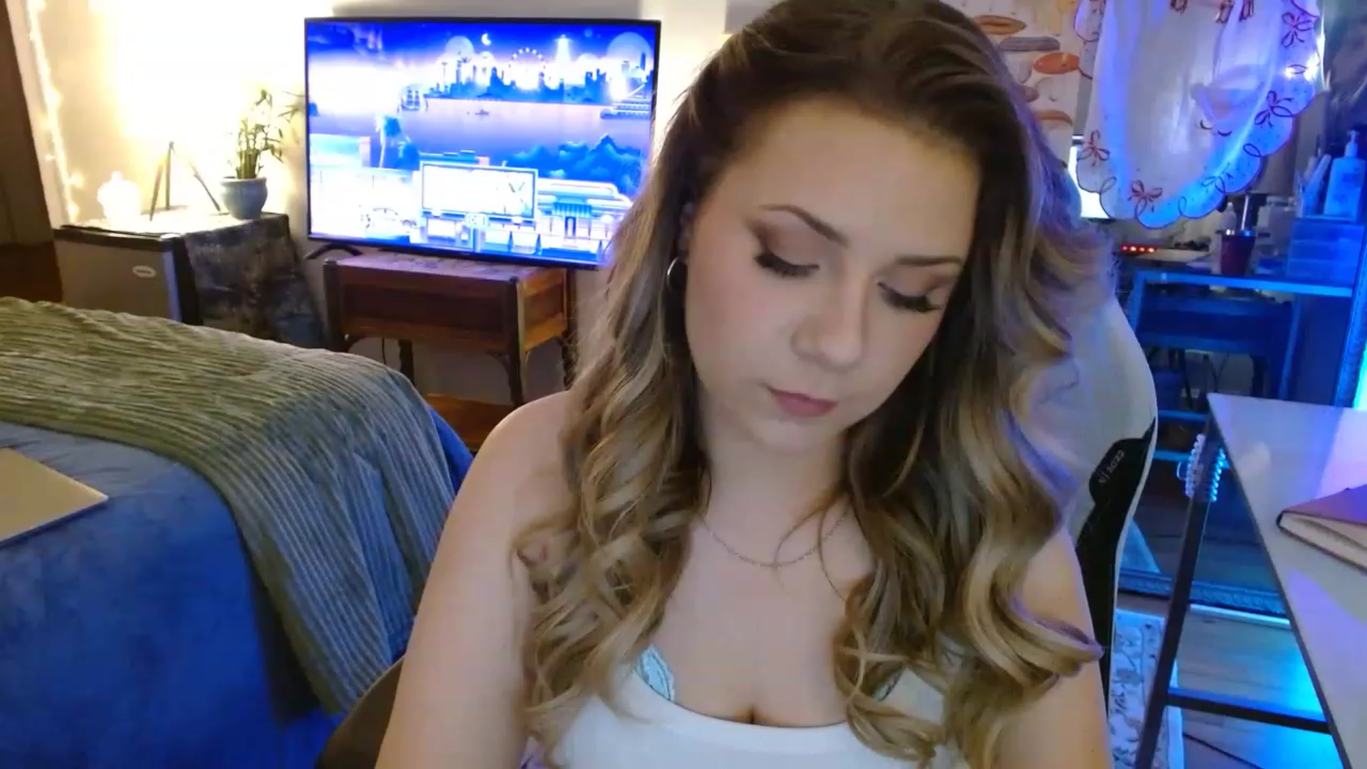 Gallery image thumbnail from Sweetestlilly's myfreecams stream on, 08/20/2023, 01:43 image 1 of 20