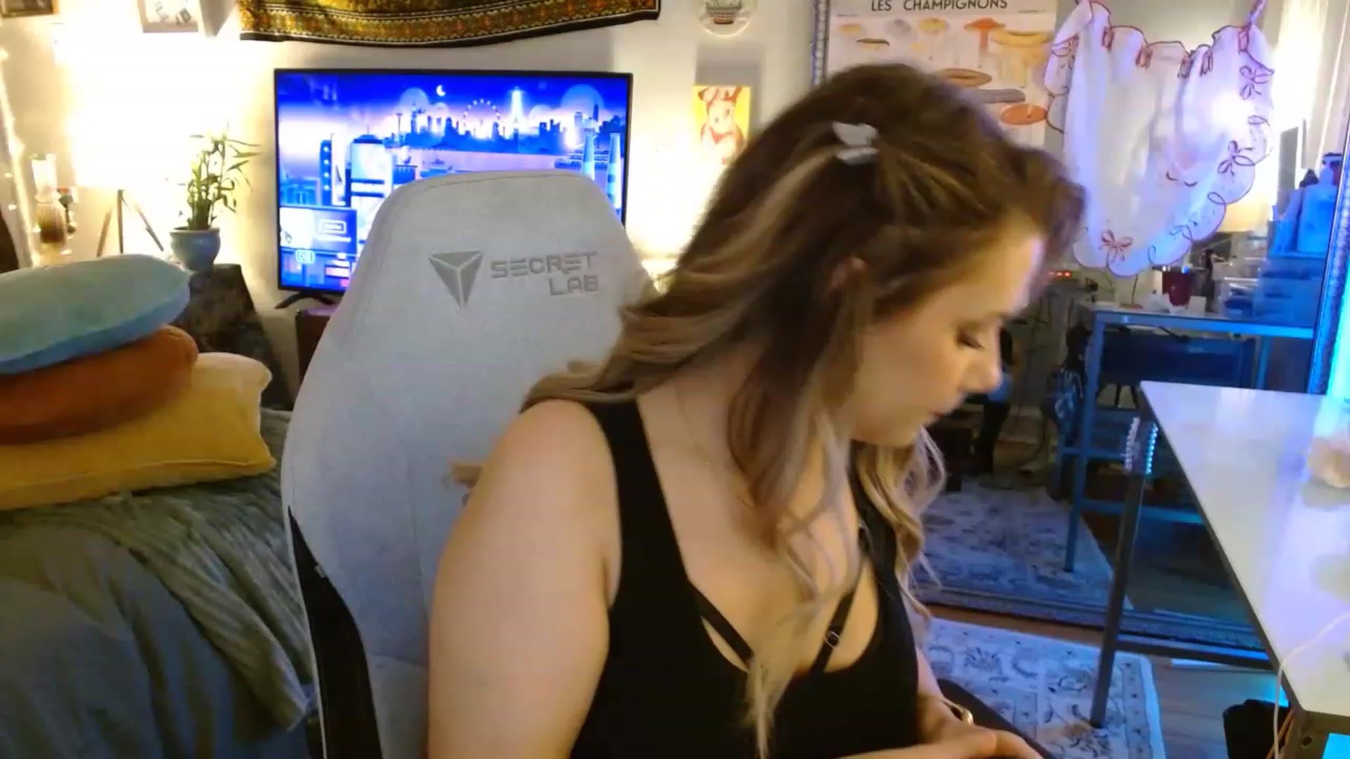 Gallery image thumbnail from Sweetestlilly's myfreecams stream on, 08/22/2023, 02:49 image 17 of 20