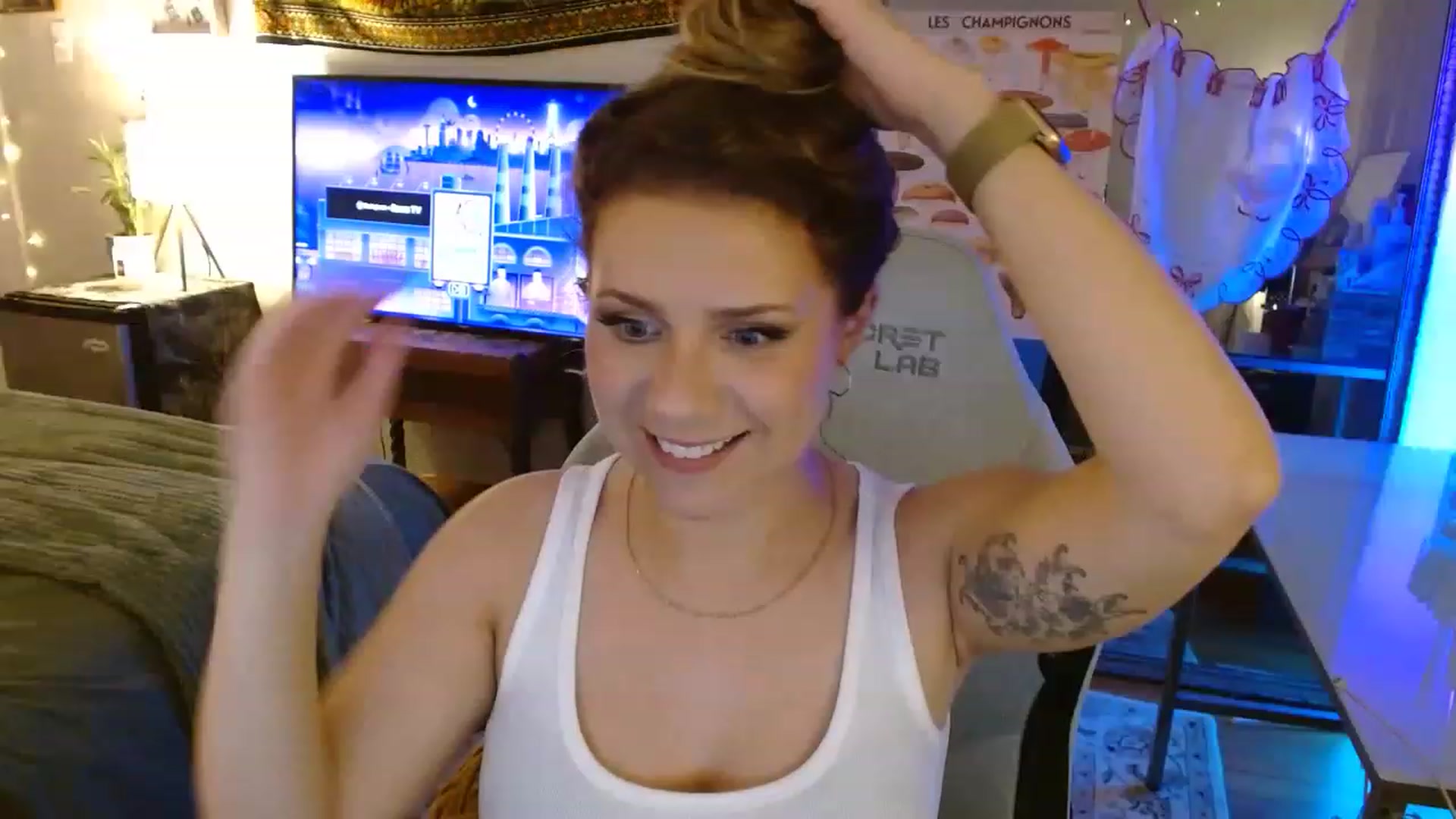 Gallery image thumbnail from Sweetestlilly's myfreecams stream on, 08/26/2023, 02:41 image 1 of 20