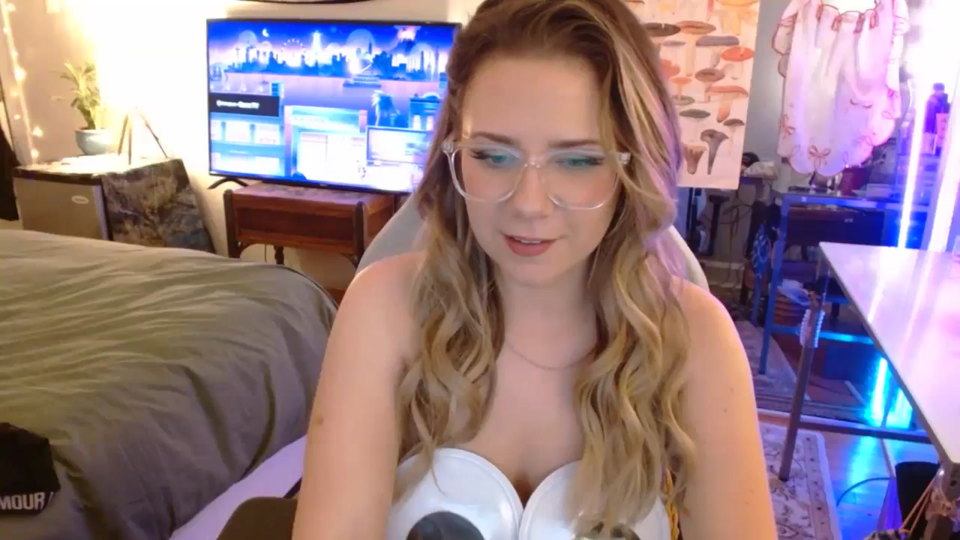 Gallery image thumbnail from Sweetestlilly's myfreecams stream on, 08/31/2023, 03:15 image 20 of 20