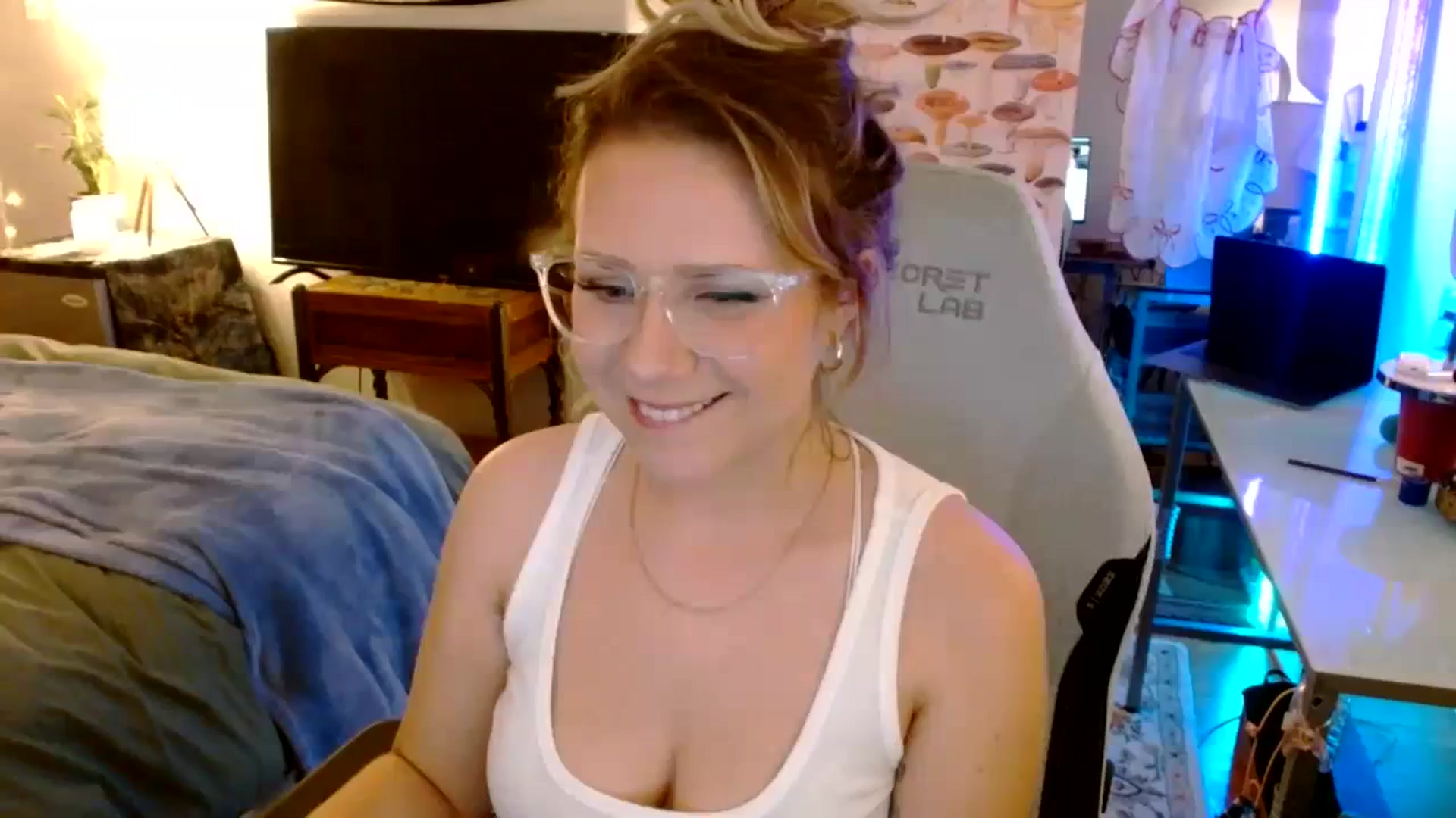 Gallery image thumbnail from Sweetestlilly's myfreecams stream on, 09/04/2023, 02:42 image 7 of 20