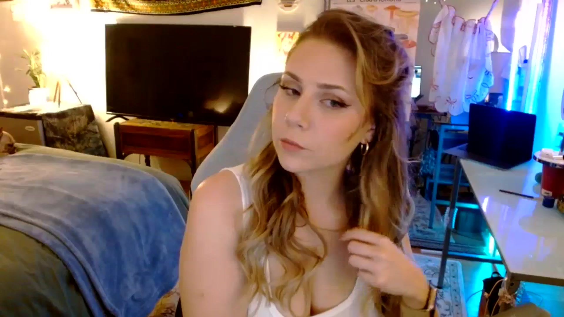 Gallery image thumbnail from Sweetestlilly's myfreecams stream on, 09/04/2023, 02:42 image 11 of 20