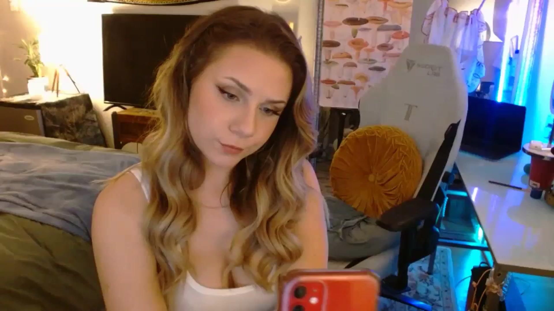 Gallery image thumbnail from Sweetestlilly's myfreecams stream on, 09/04/2023, 02:42 image 1 of 20