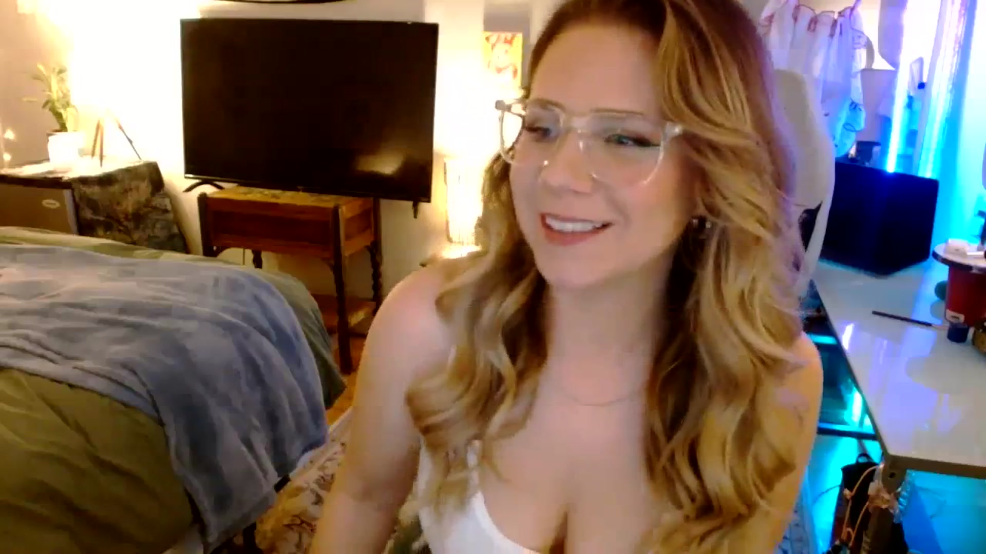 Gallery image thumbnail from Sweetestlilly's myfreecams stream on, 09/04/2023, 02:42 image 4 of 20