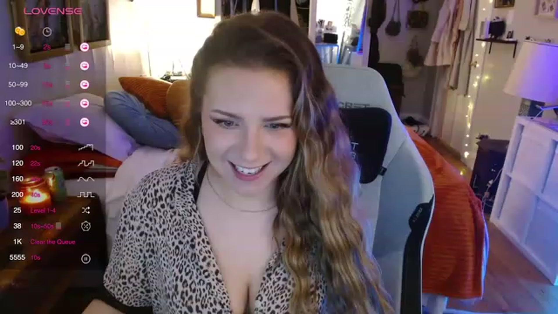 Gallery image thumbnail from Sweetestlilly's myfreecams stream on, 10/19/2023, 03:01 image 8 of 20