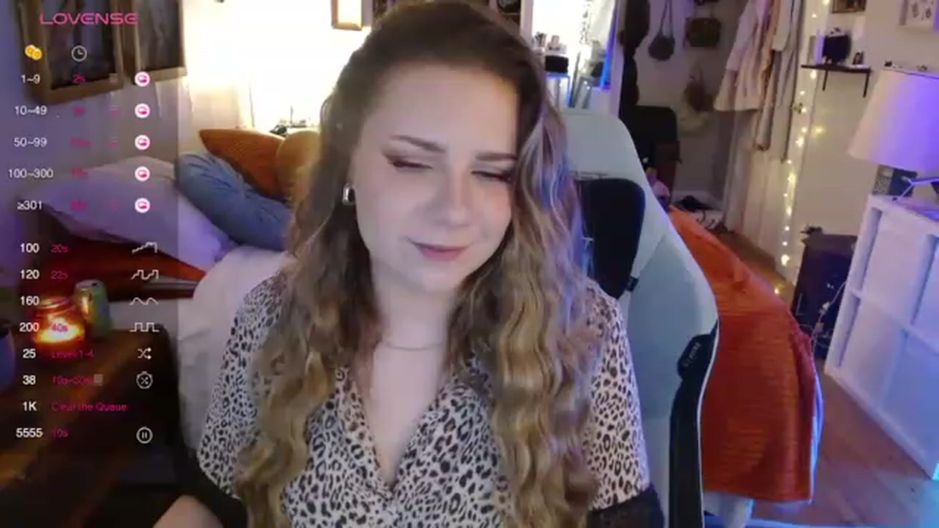 Gallery image thumbnail from Sweetestlilly's myfreecams stream on, 10/19/2023, 03:01 image 7 of 20