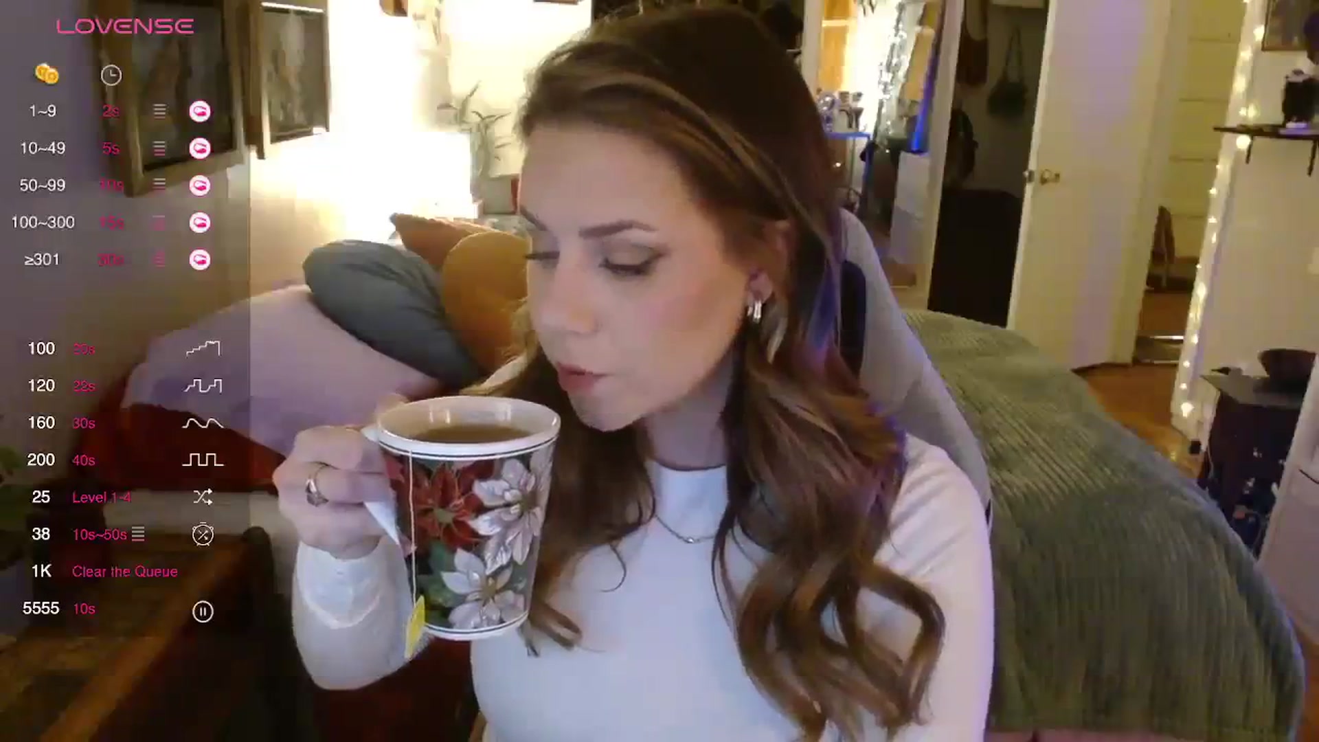 Gallery image thumbnail from Sweetestlilly's myfreecams stream on, 11/13/2023, 04:28 image 8 of 20
