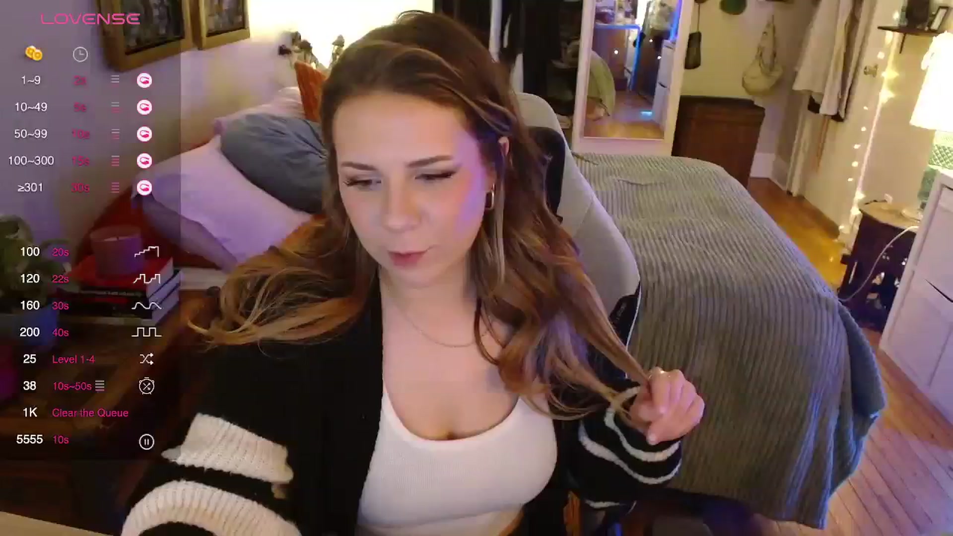 Gallery image thumbnail from Sweetestlilly's myfreecams stream on, 01/22/2024, 03:37 image 1 of 20