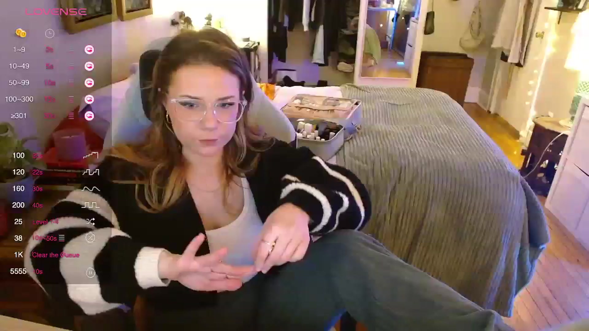 Gallery image thumbnail from Sweetestlilly's myfreecams stream on, 01/22/2024, 03:37 image 2 of 20