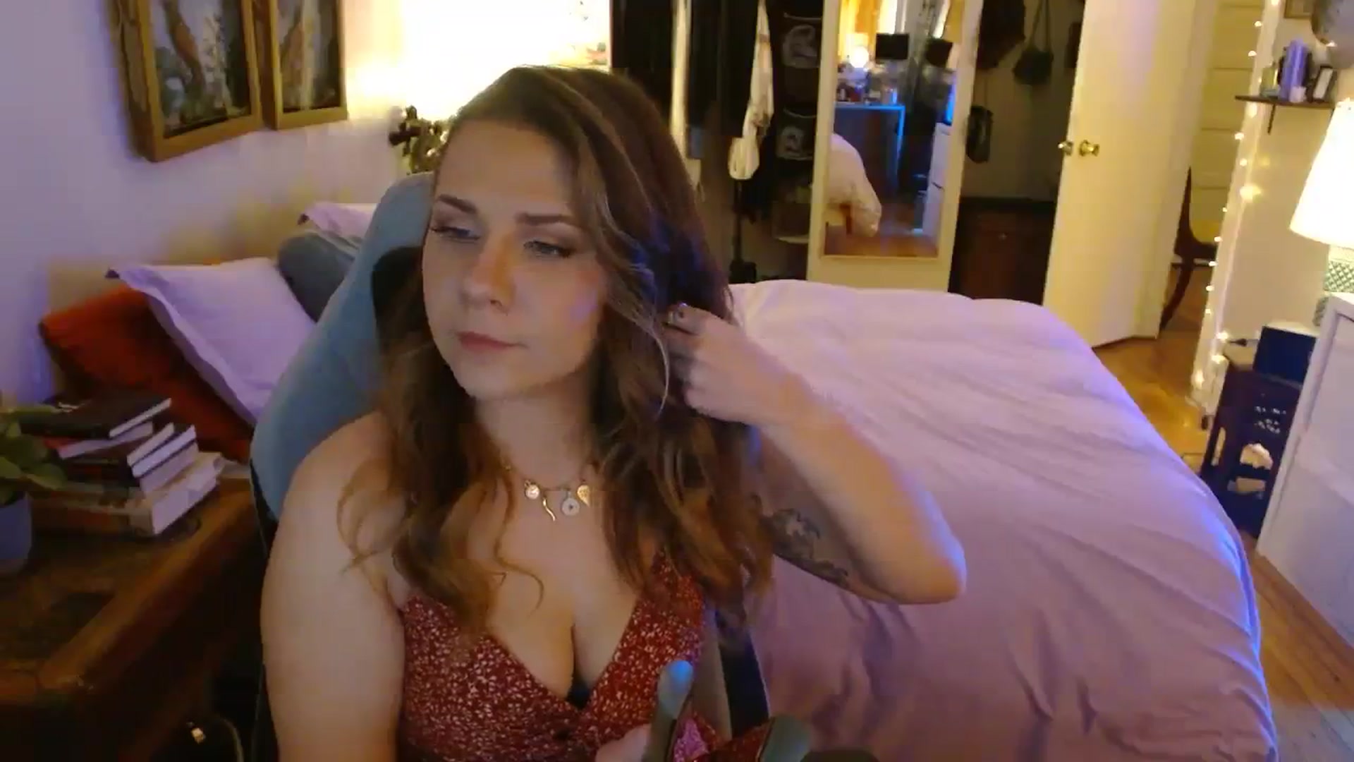 Gallery image thumbnail from Sweetestlilly's myfreecams stream on, 02/14/2024, 02:20 image 5 of 20