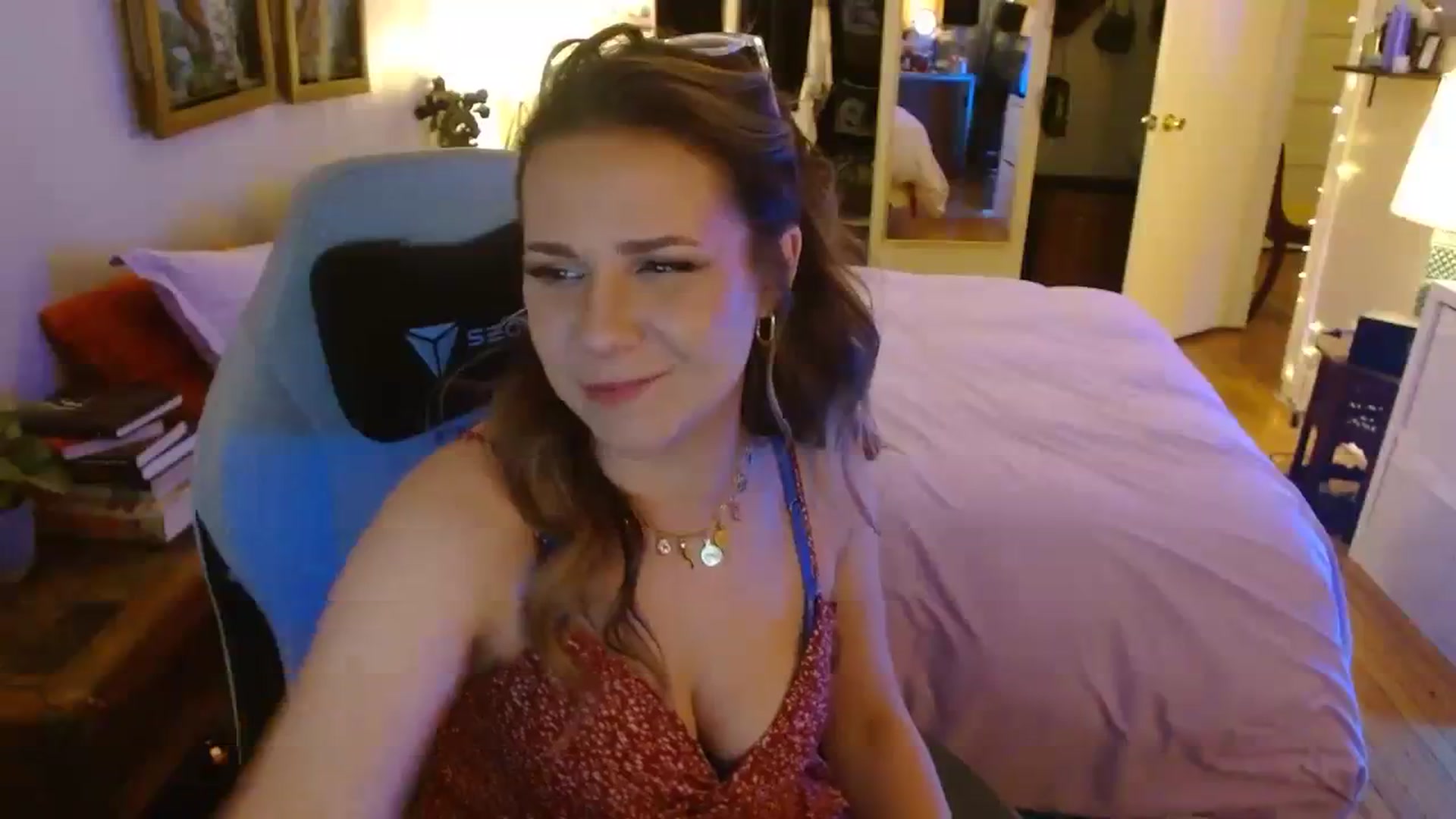 Gallery image thumbnail from Sweetestlilly's myfreecams stream on, 02/14/2024, 02:20 image 18 of 20
