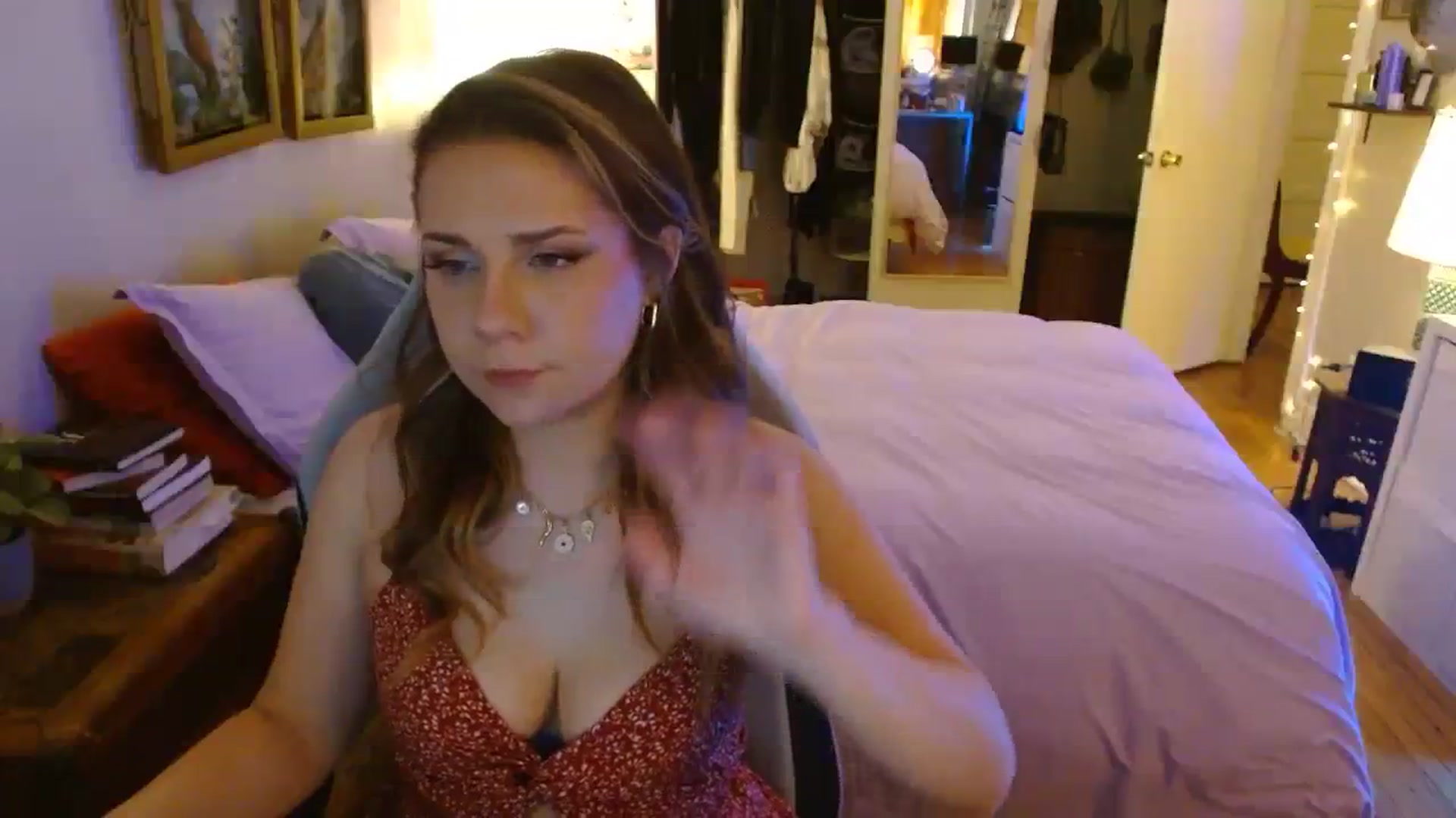 Gallery image thumbnail from Sweetestlilly's myfreecams stream on, 02/14/2024, 02:20 image 4 of 20