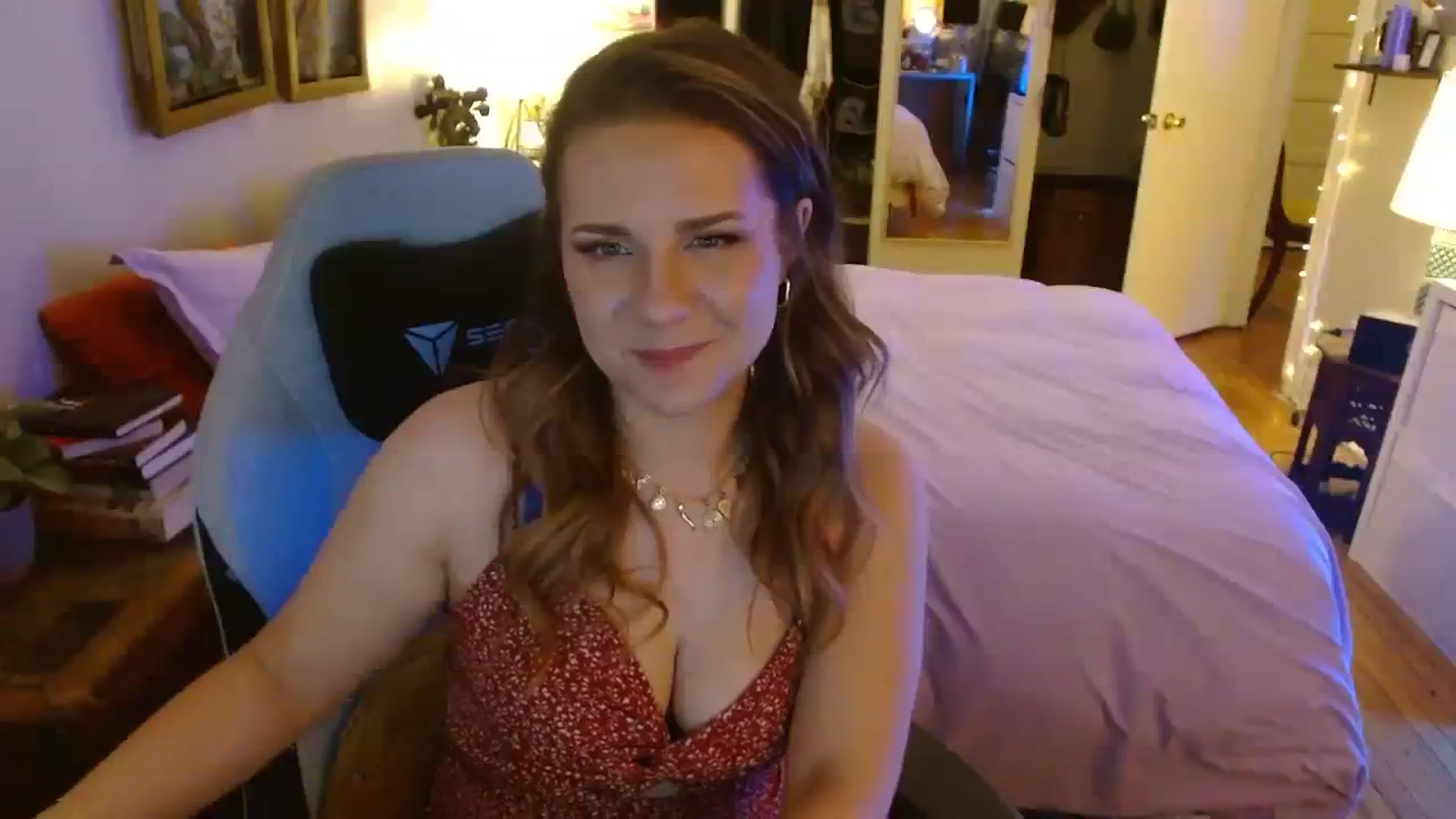 Gallery image thumbnail from Sweetestlilly's myfreecams stream on, 02/14/2024, 02:20 image 15 of 20