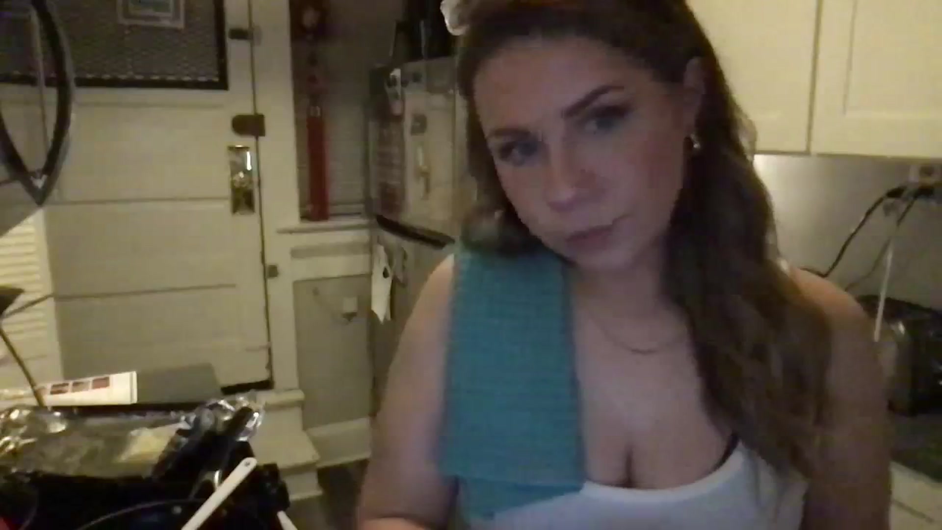 Gallery image thumbnail from Sweetestlilly's myfreecams stream on, 02/27/2024, 03:00 image 6 of 20
