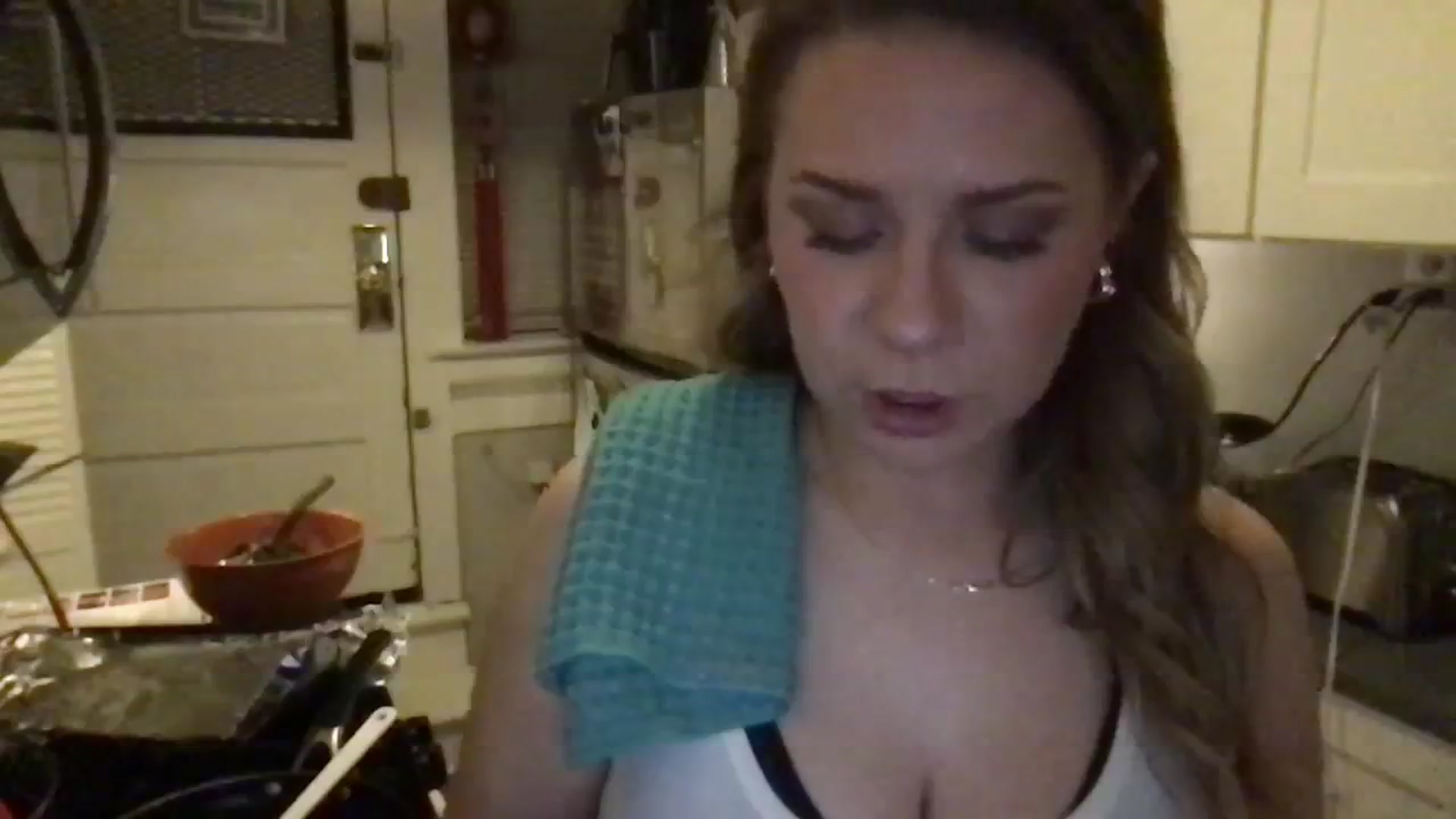 Gallery image thumbnail from Sweetestlilly's myfreecams stream on, 02/27/2024, 03:00 image 2 of 20