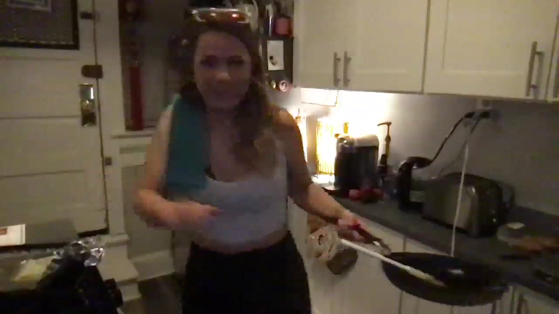 Gallery image thumbnail from Sweetestlilly's myfreecams stream on, 02/27/2024, 03:00 image 13 of 20