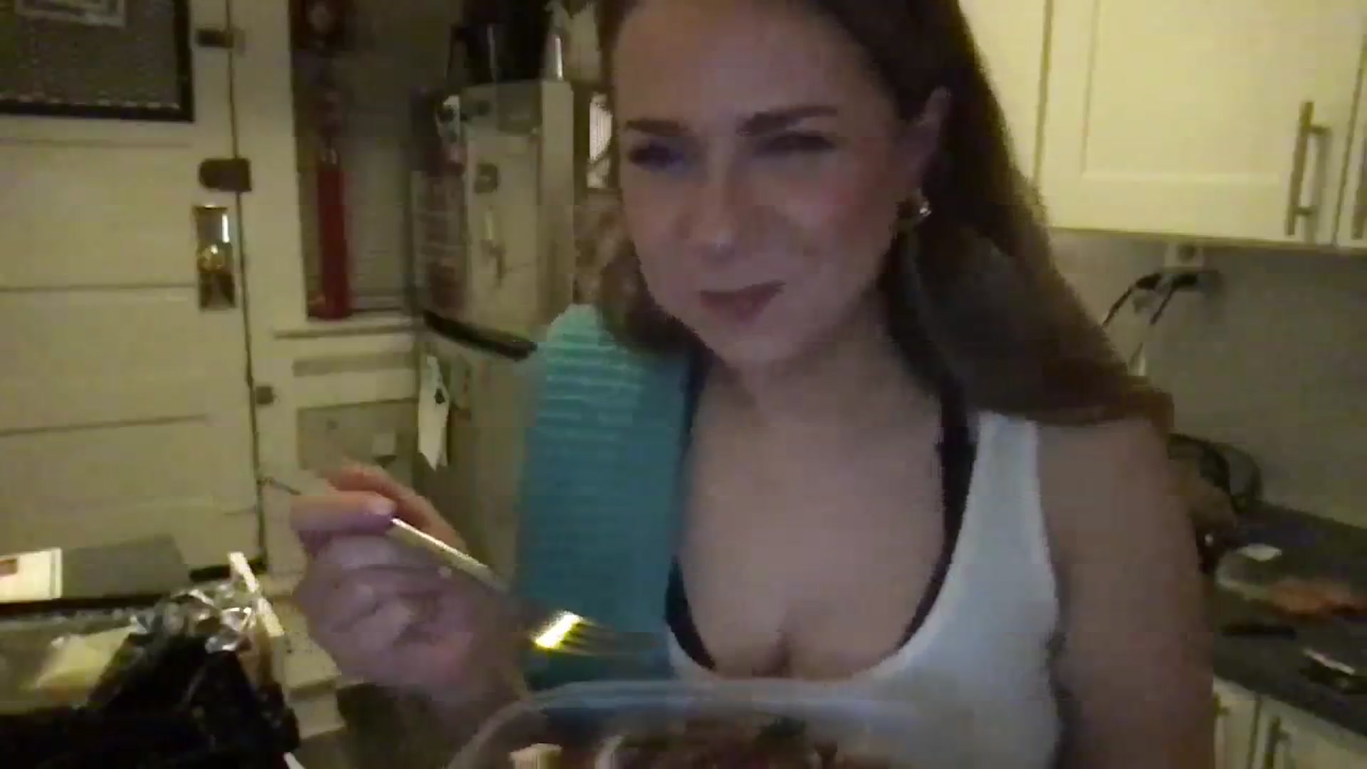 Gallery image thumbnail from Sweetestlilly's myfreecams stream on, 02/27/2024, 03:00 image 14 of 20