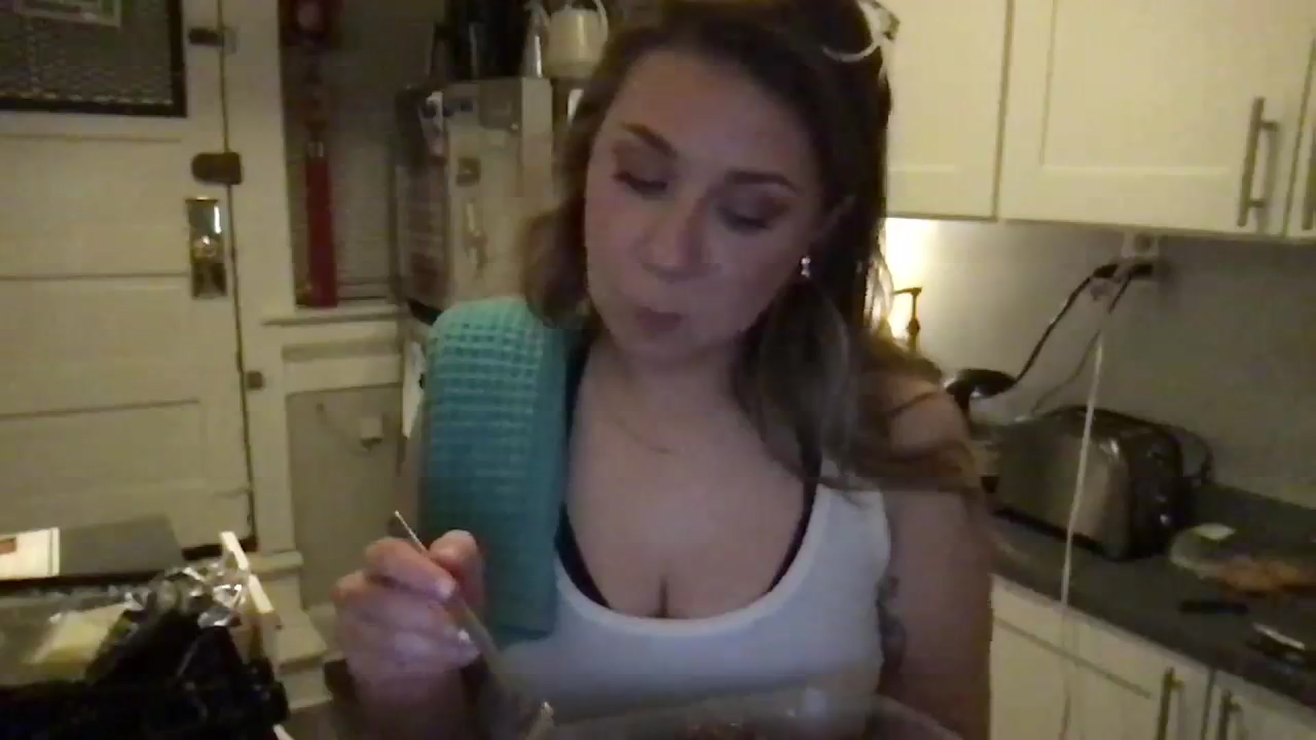 Gallery image thumbnail from Sweetestlilly's myfreecams stream on, 02/27/2024, 03:00 image 15 of 20