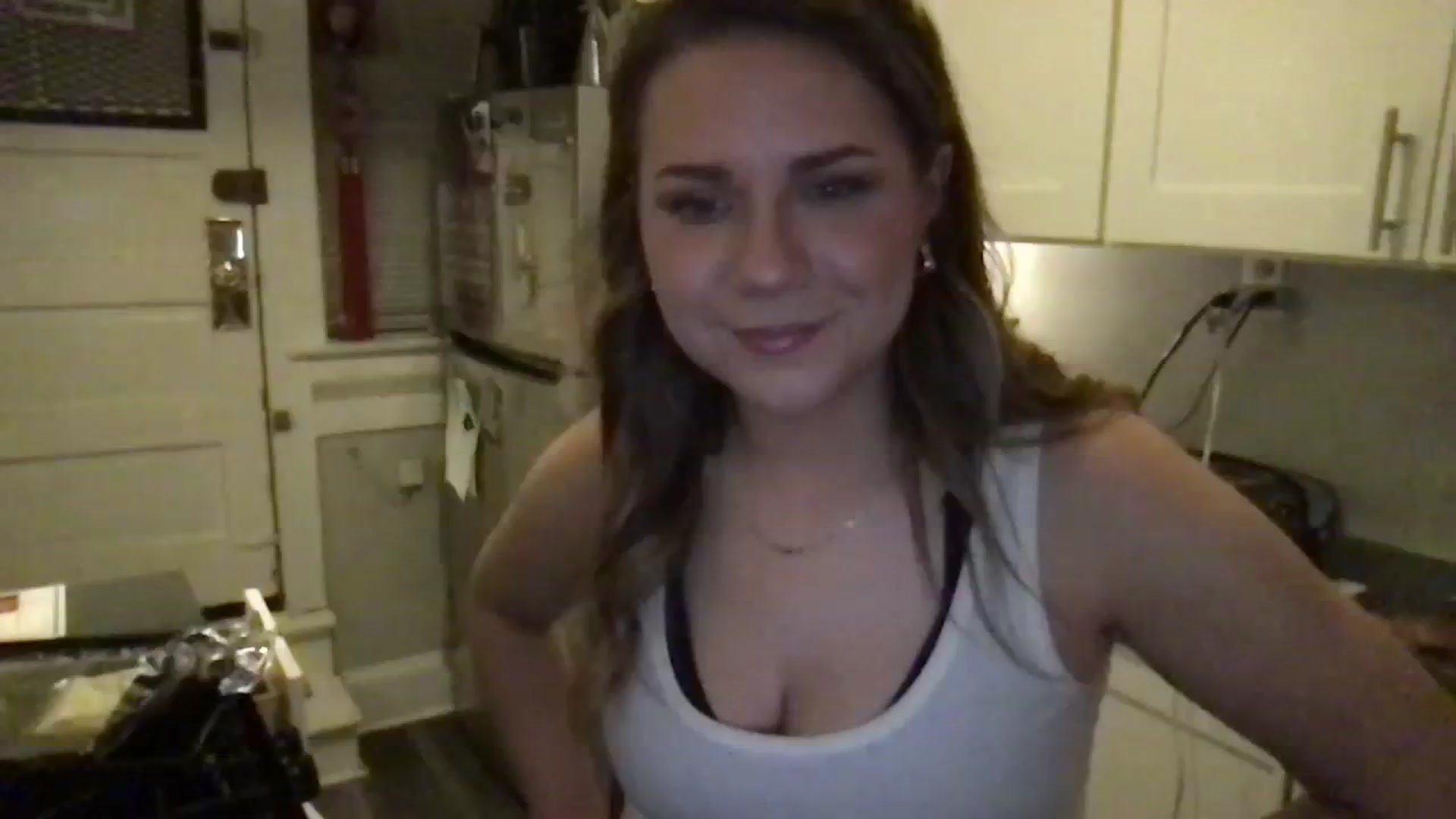 Gallery image thumbnail from Sweetestlilly's myfreecams stream on, 02/27/2024, 03:00 image 19 of 20