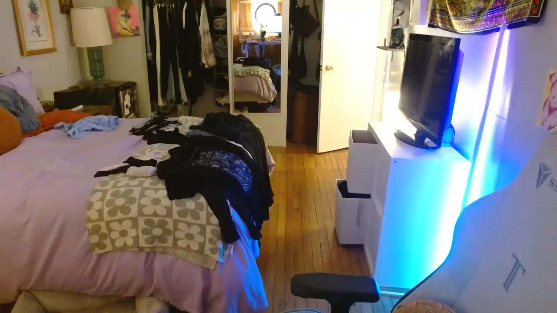 Gallery image thumbnail from Sweetestlilly's myfreecams stream on, 05/05/2024, 01:33 image 3 of 20