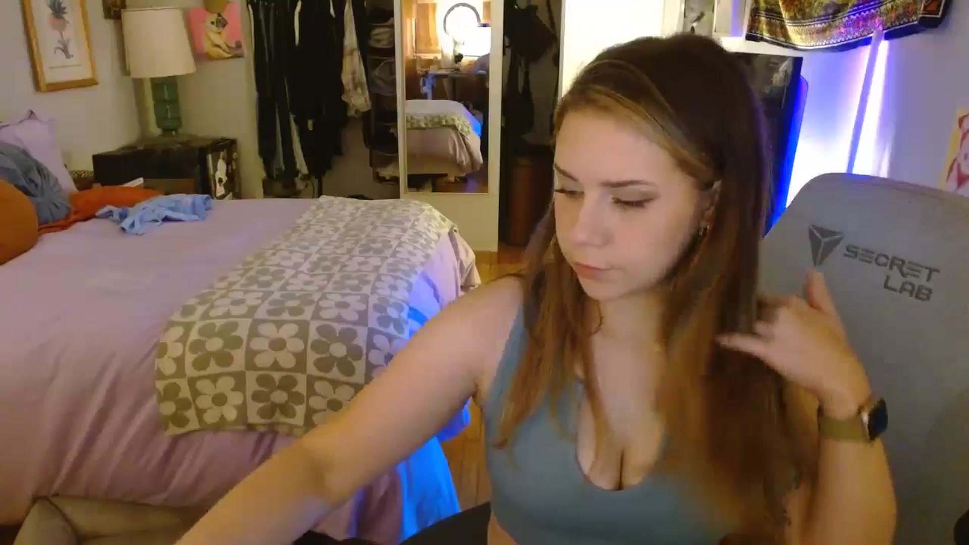 Gallery image thumbnail from Sweetestlilly's myfreecams stream on, 05/05/2024, 01:33 image 5 of 20