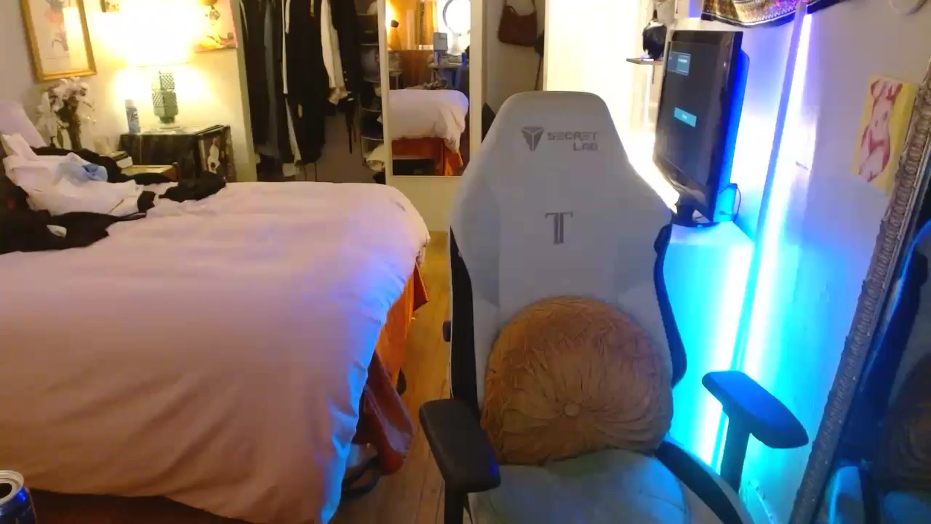 Gallery image thumbnail from Sweetestlilly's myfreecams stream on, 05/22/2024, 04:32 image 14 of 20