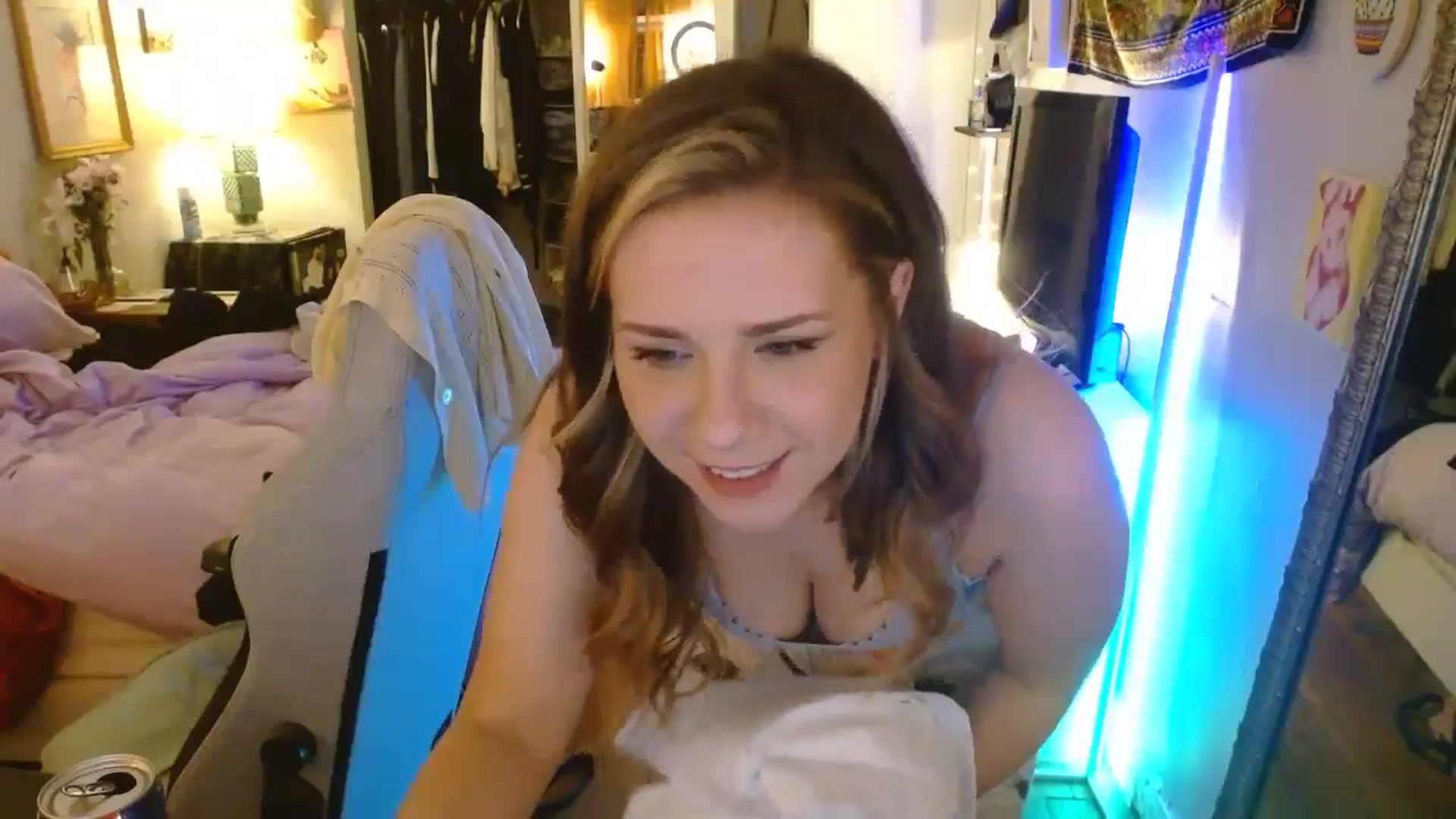 Gallery image thumbnail from Sweetestlilly's myfreecams stream on, 05/24/2024, 03:41 image 3 of 20