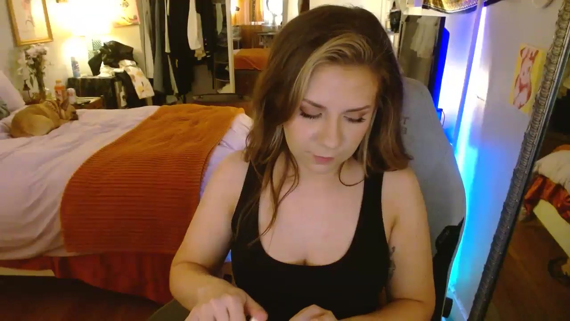 Gallery image thumbnail from Sweetestlilly's myfreecams stream on, 05/25/2024, 02:59 image 10 of 20