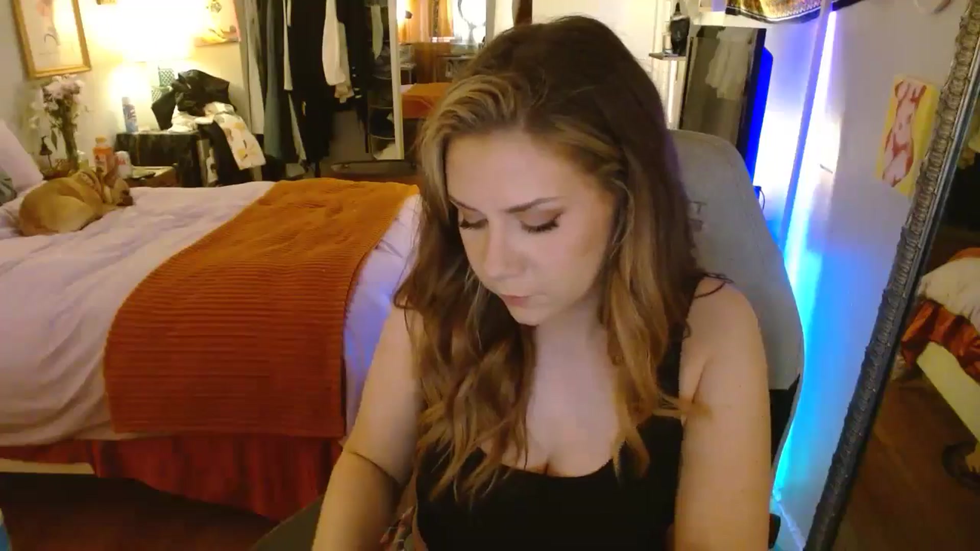 Gallery image thumbnail from Sweetestlilly's myfreecams stream on, 05/25/2024, 02:59 image 6 of 20
