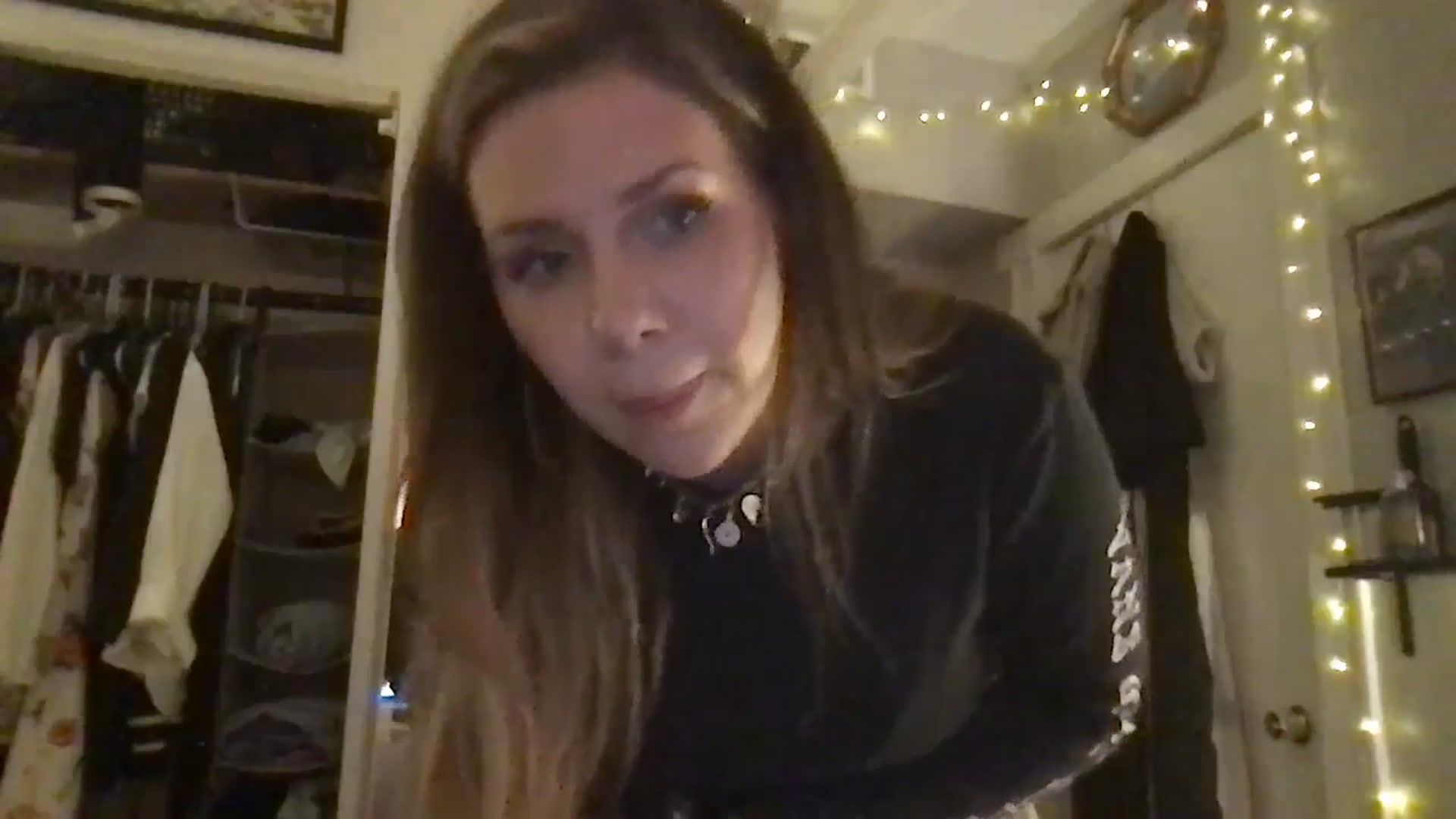 Gallery image thumbnail from Sweetestlilly's myfreecams stream on, 05/30/2024, 04:17 image 19 of 20
