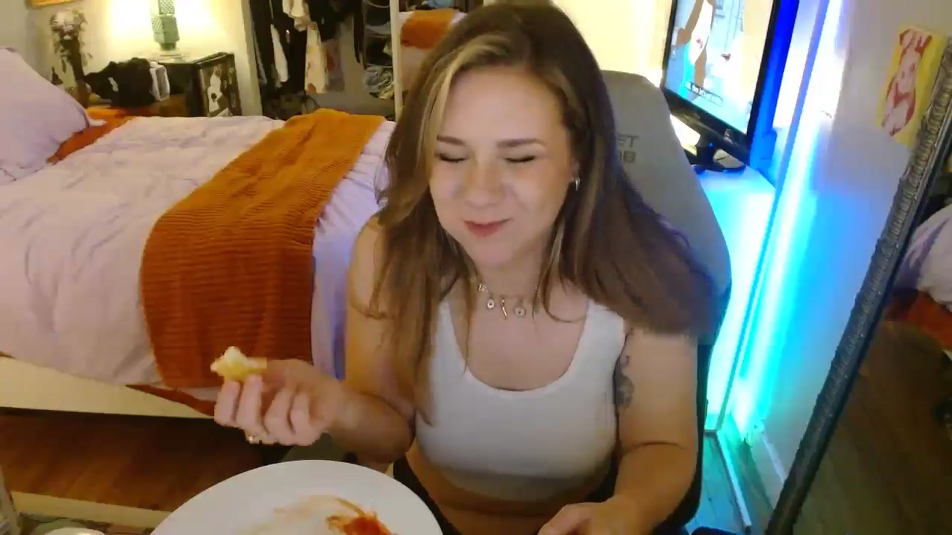 Gallery image thumbnail from Sweetestlilly's myfreecams stream on, 06/01/2024, 05:41 image 14 of 20