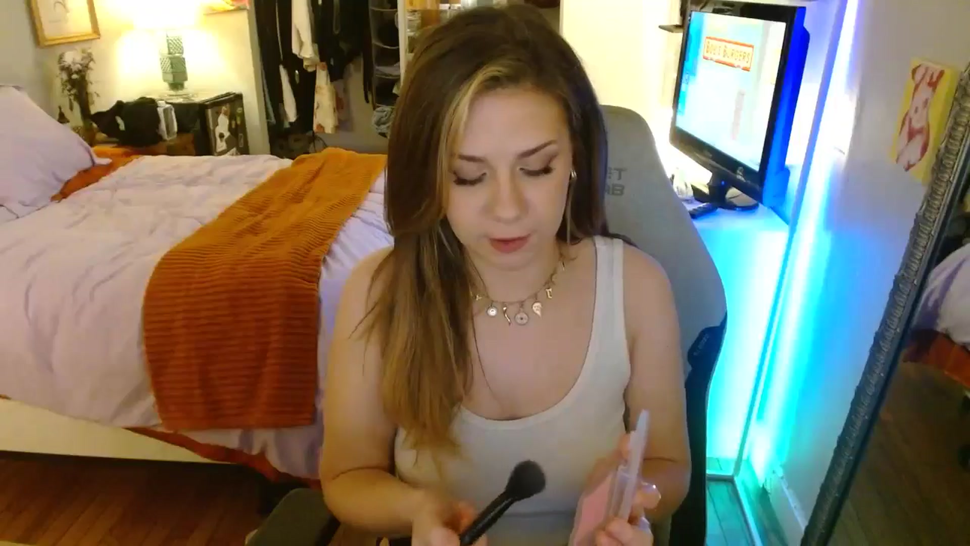 Gallery image thumbnail from Sweetestlilly's myfreecams stream on, 06/01/2024, 05:41 image 16 of 20